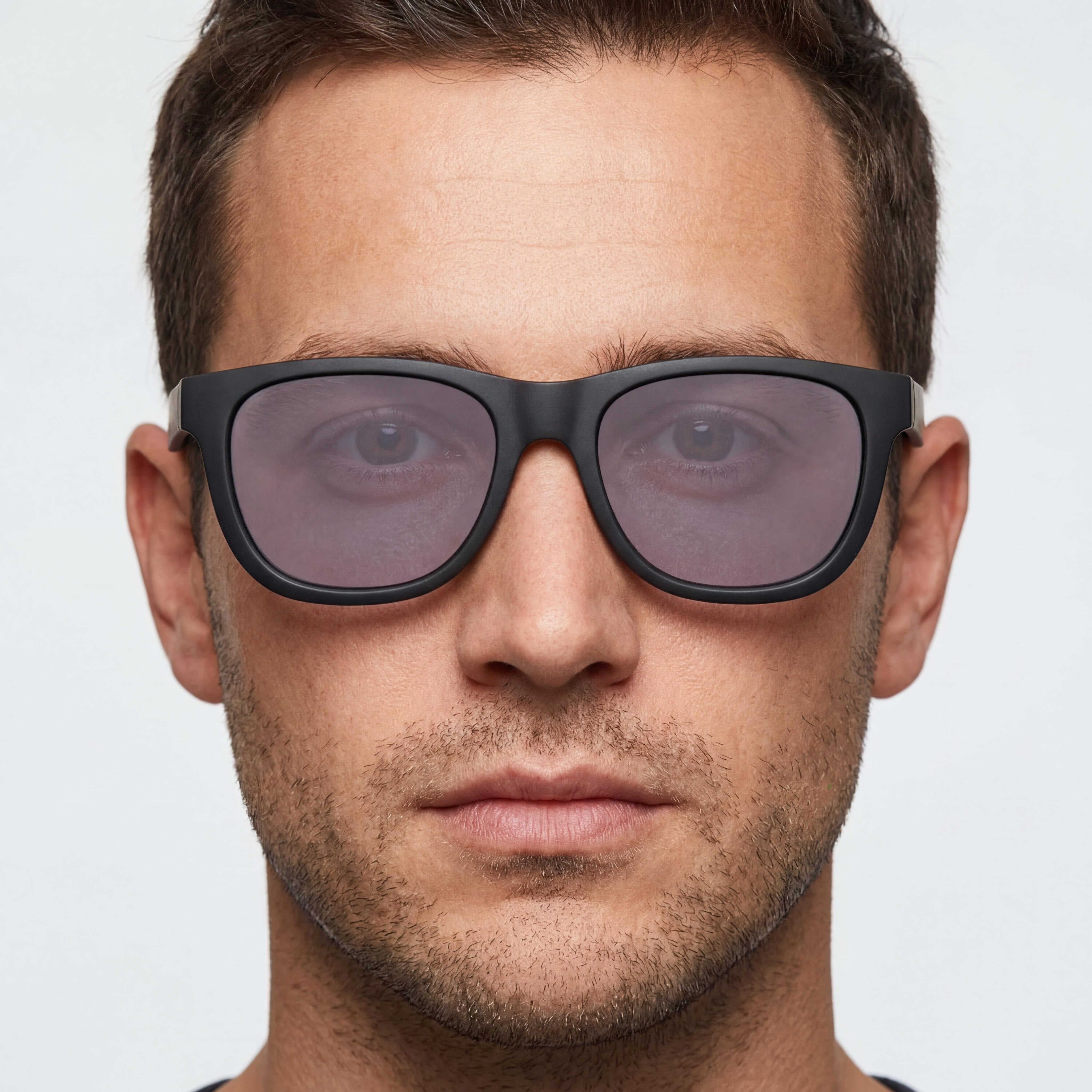 Gafas de sol Lacoste Classic unisex con montura de plástico negro mate, lentes negras y protección UV de 54 mm, Photo 5