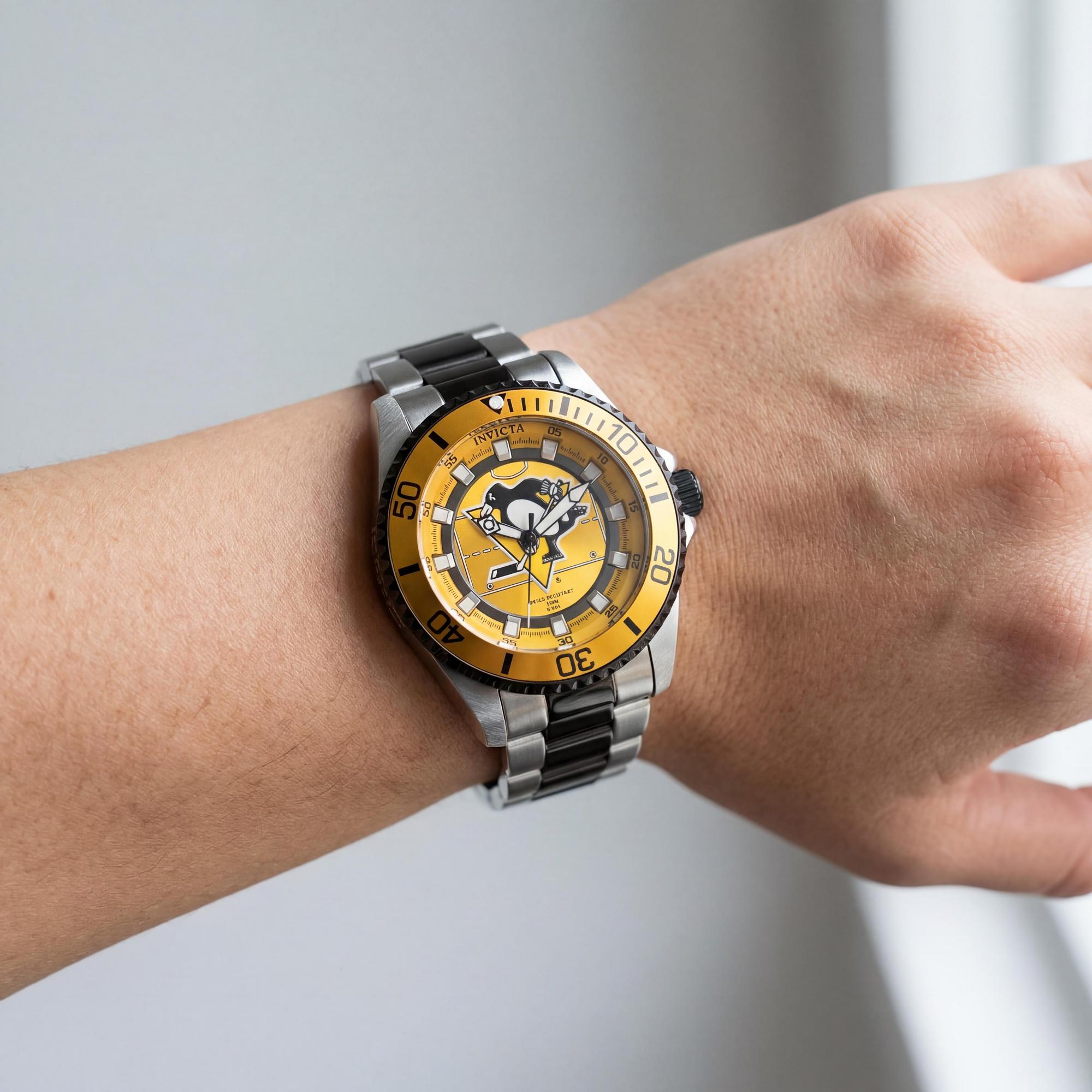 Reloj Invicta IN-42208-AMZUK para mujer, resistente al agua, de acero inoxidable plateado con esfera amarilla de 38 mm., Photo 3