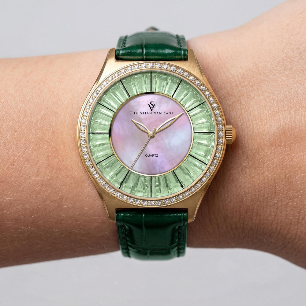 Reloj Christian Van Sant para mujer con movimiento de cuarzo, esfera de nácar, correa de cuero y resistente al agua.