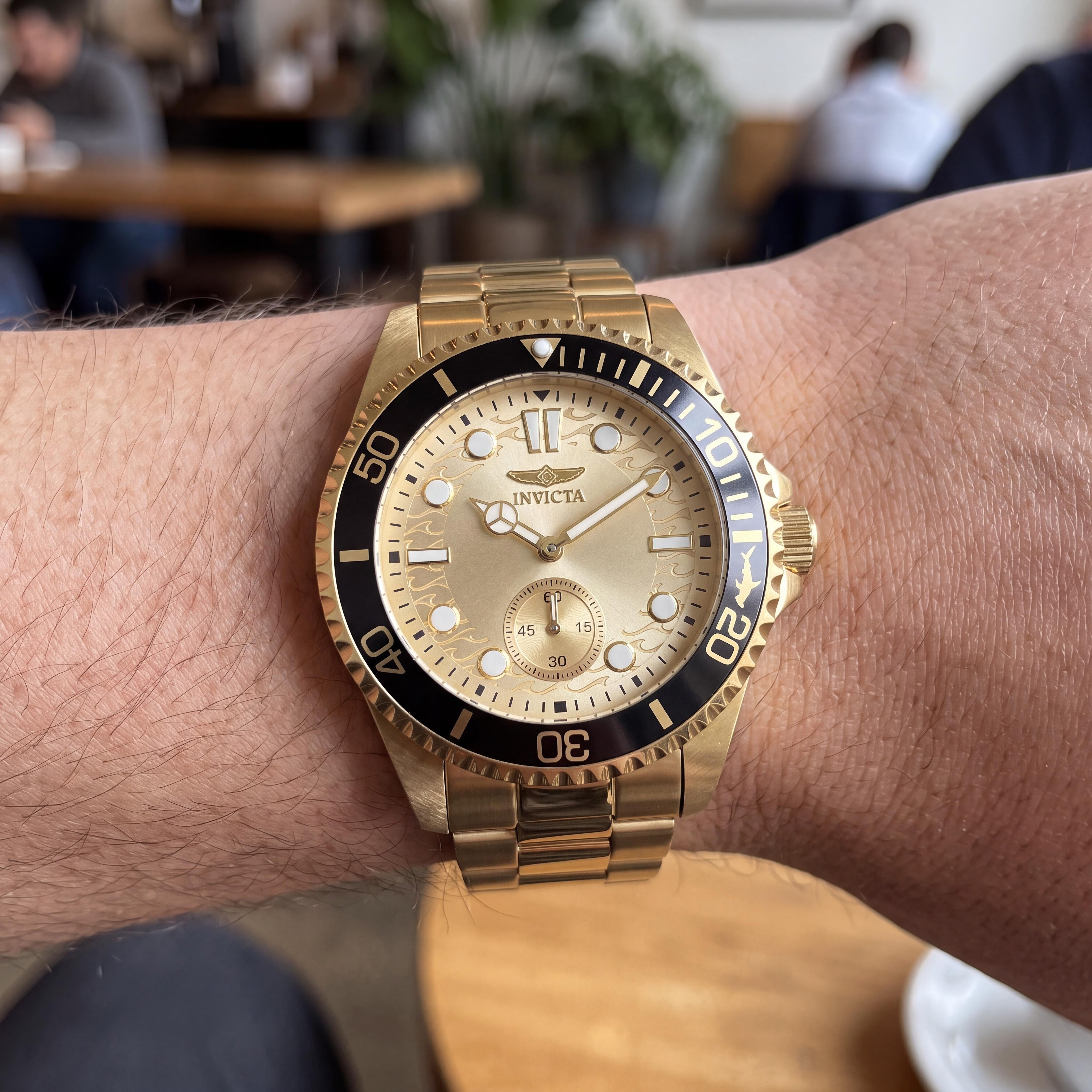 Invicta Pro Diver 49428 Reloj de cuarzo para hombre de acero inoxidable con esfera dorada, 43 mm, 10 ATM resistente al agua, Photo 4