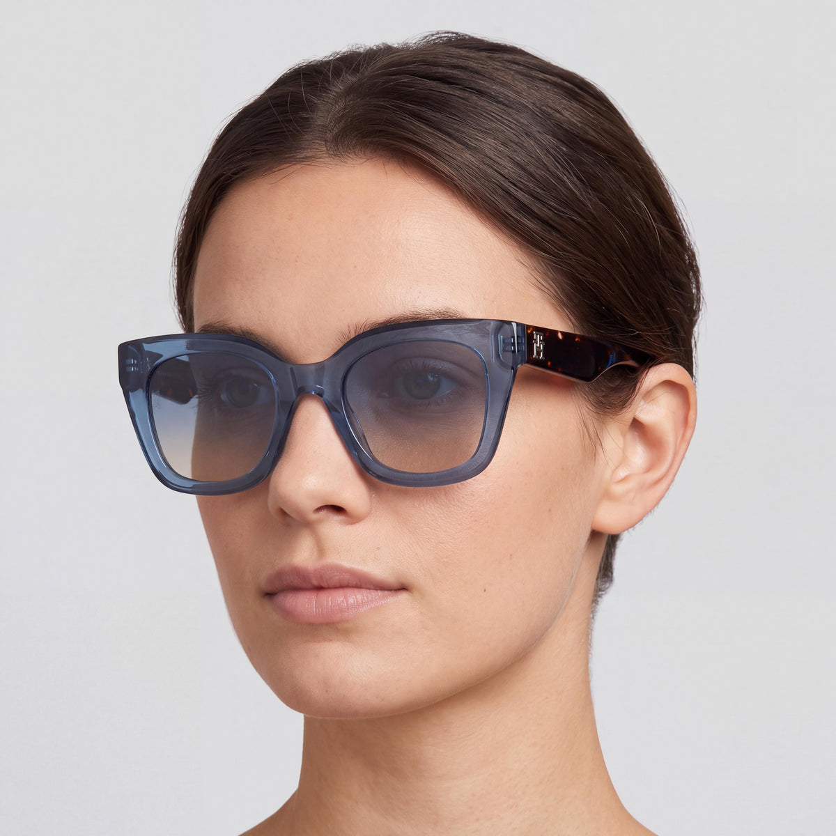 Tommy Hilfiger Modern Preppy Women's Blue Shaded Plastic Non-Polarized UV Protection Eyewear 50-23-140, Photo 4