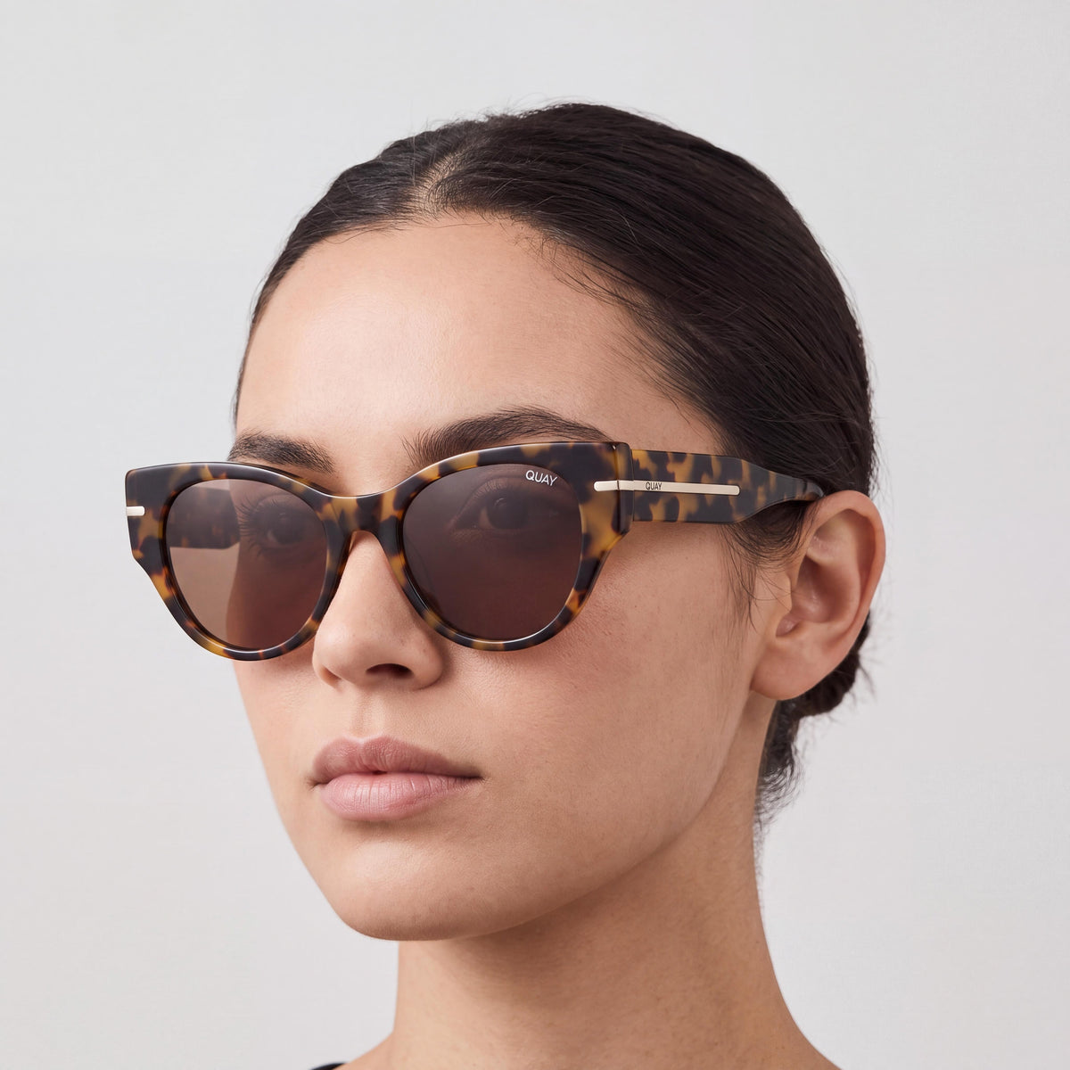 QUAY AUSTRALIA Chit Chat Women's Acetate Sunglasses with Pebble Tortoise Frame and Brown UV Protection Lenses 145mm, Photo 5