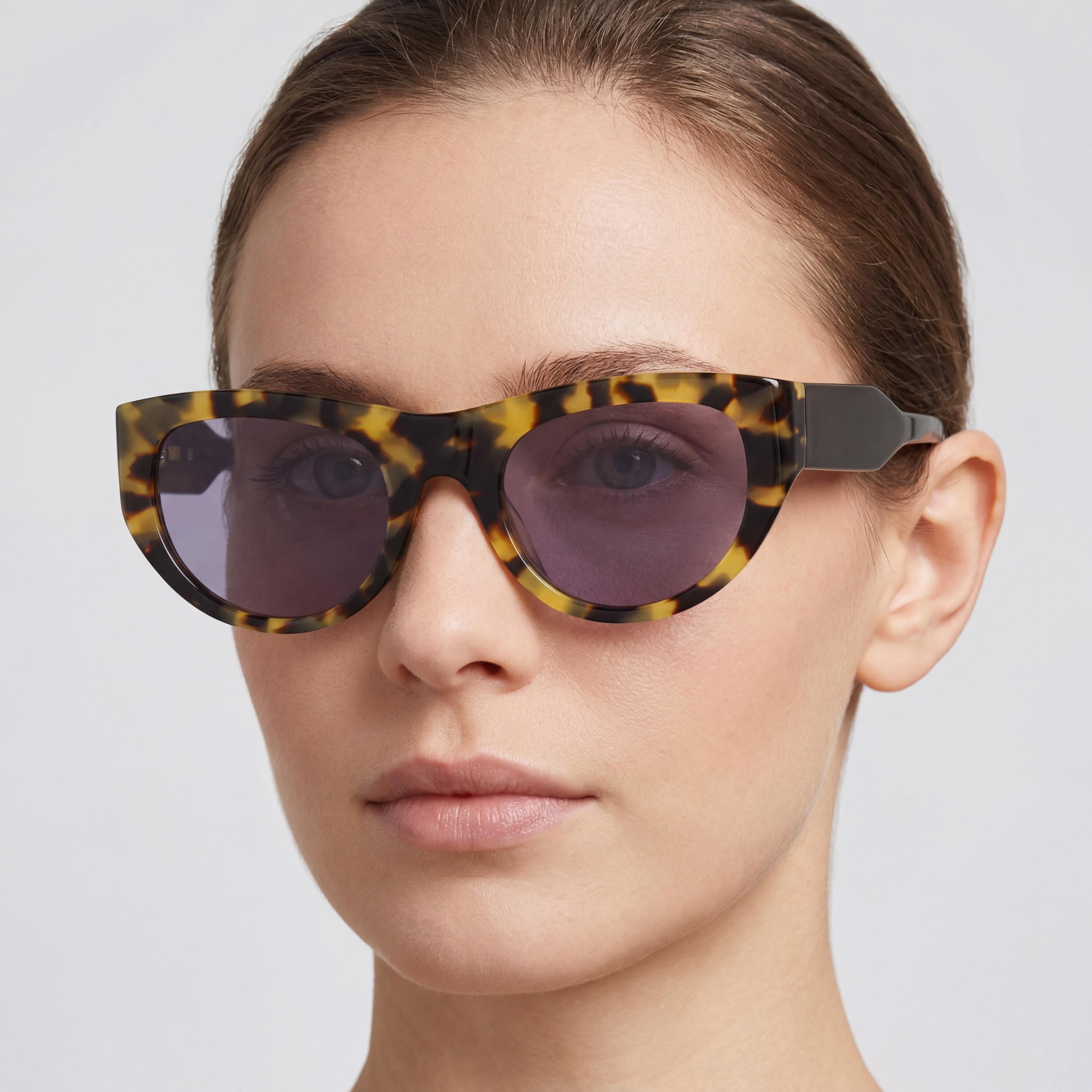 DKNY Dk550s Gafas de sol Tokyo Tortoise para mujer con montura de plástico y lentes de plástico con protección UV de 53 mm, Photo 4