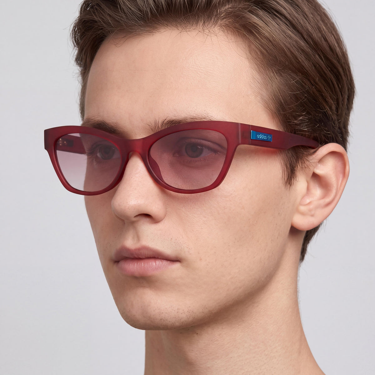 adidas Gafas de sol casuales unisex de plástico rojo mate con montura completa ojo de gato y lentes espejadas marrones, tamaño de lente 54mm, Photo 5