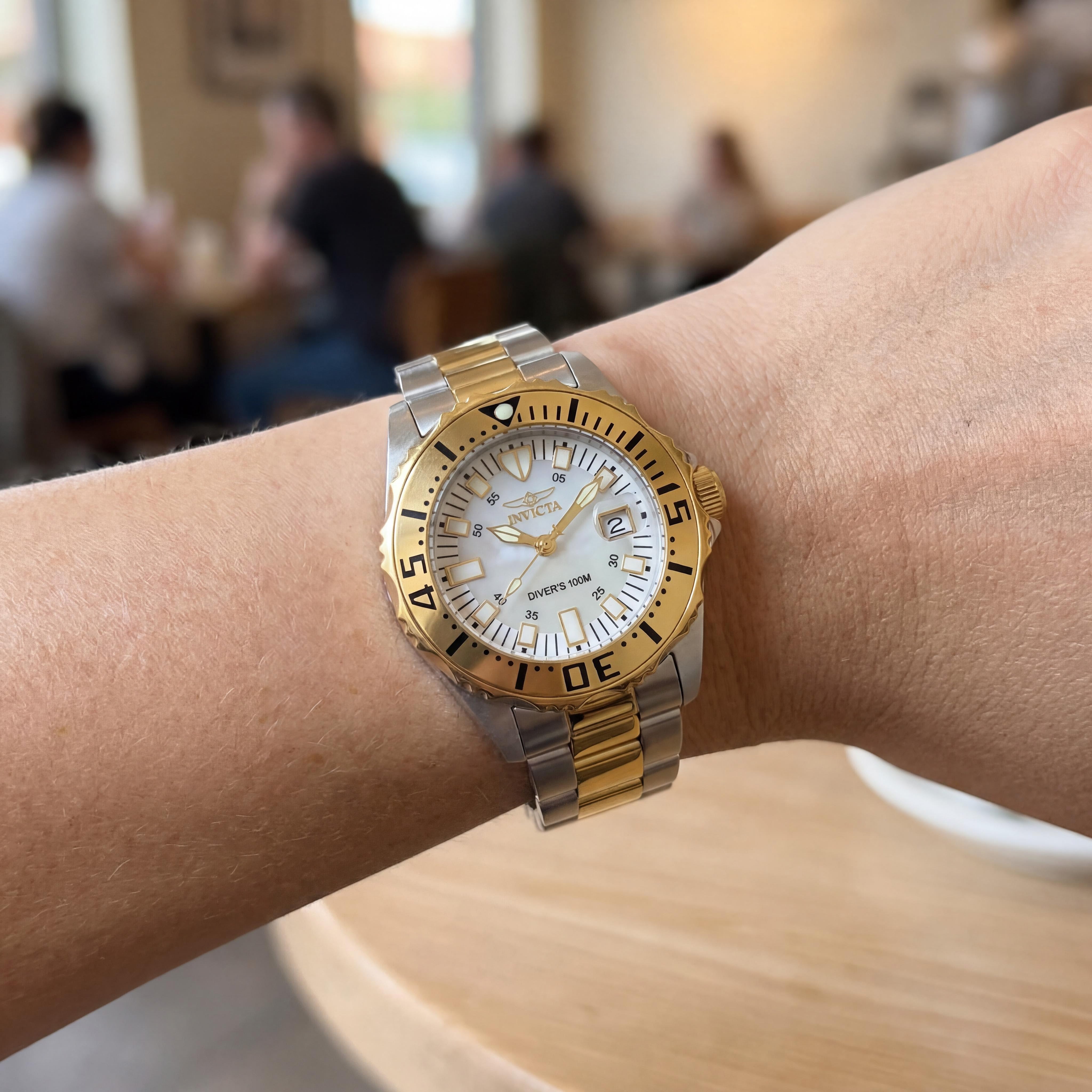 Invicta Reloj de pulsera para mujer Pro-Diver de cuarzo suizo de acero inoxidable de dos tonos con esfera de nácar, Photo 4