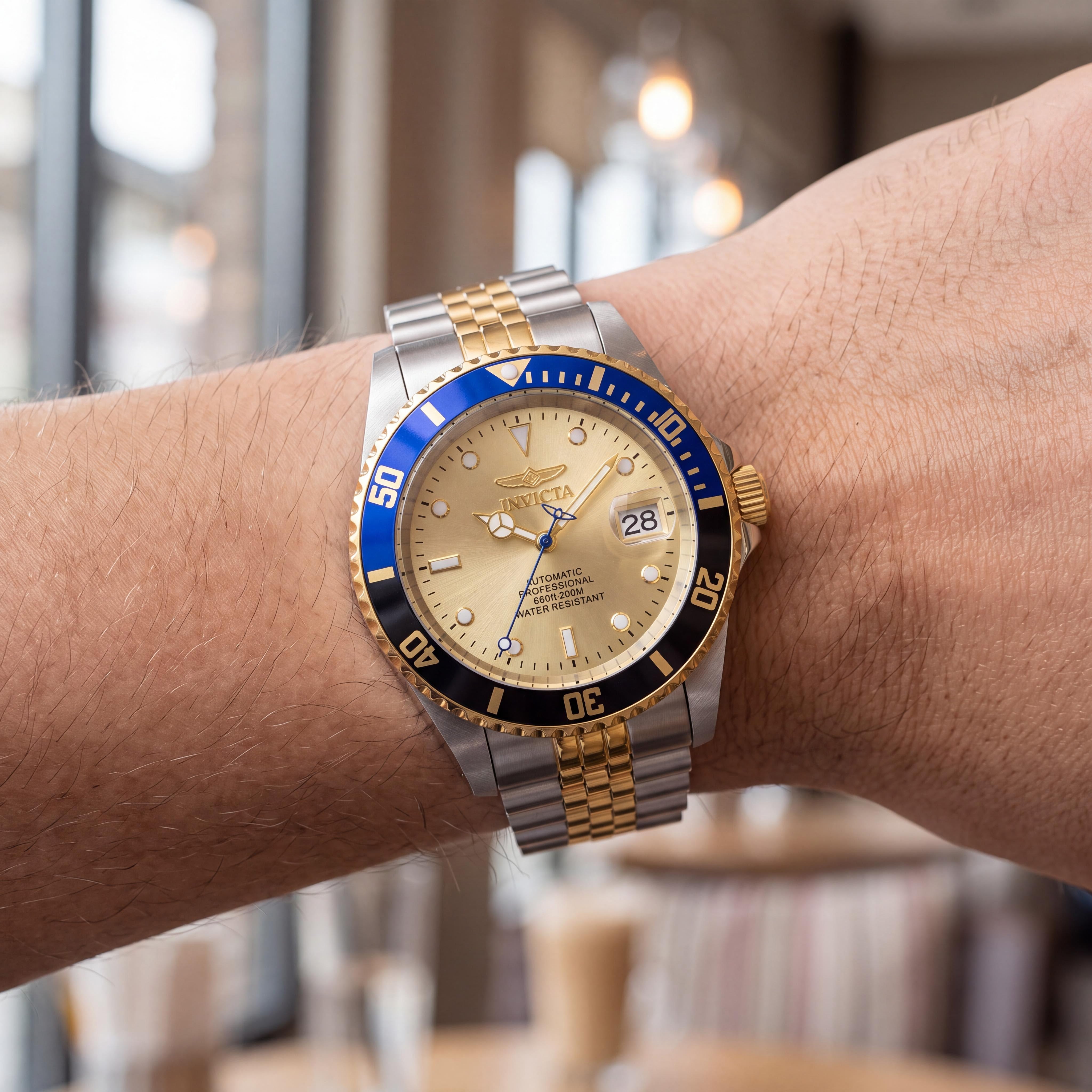 Invicta Pro Diver Reloj de hombre de 42 mm automático de acero inoxidable bicolor con esfera azul, negra y dorada, Photo 3