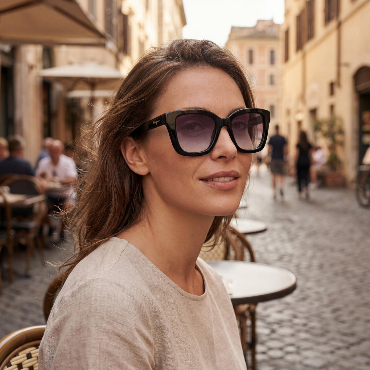 Gafas de sol Salvatore Ferragamo SF955S cuadradas para mujer, montura de plástico negro y dorado, lentes degradadas grises, protección UV, 53 mm, Photo 6