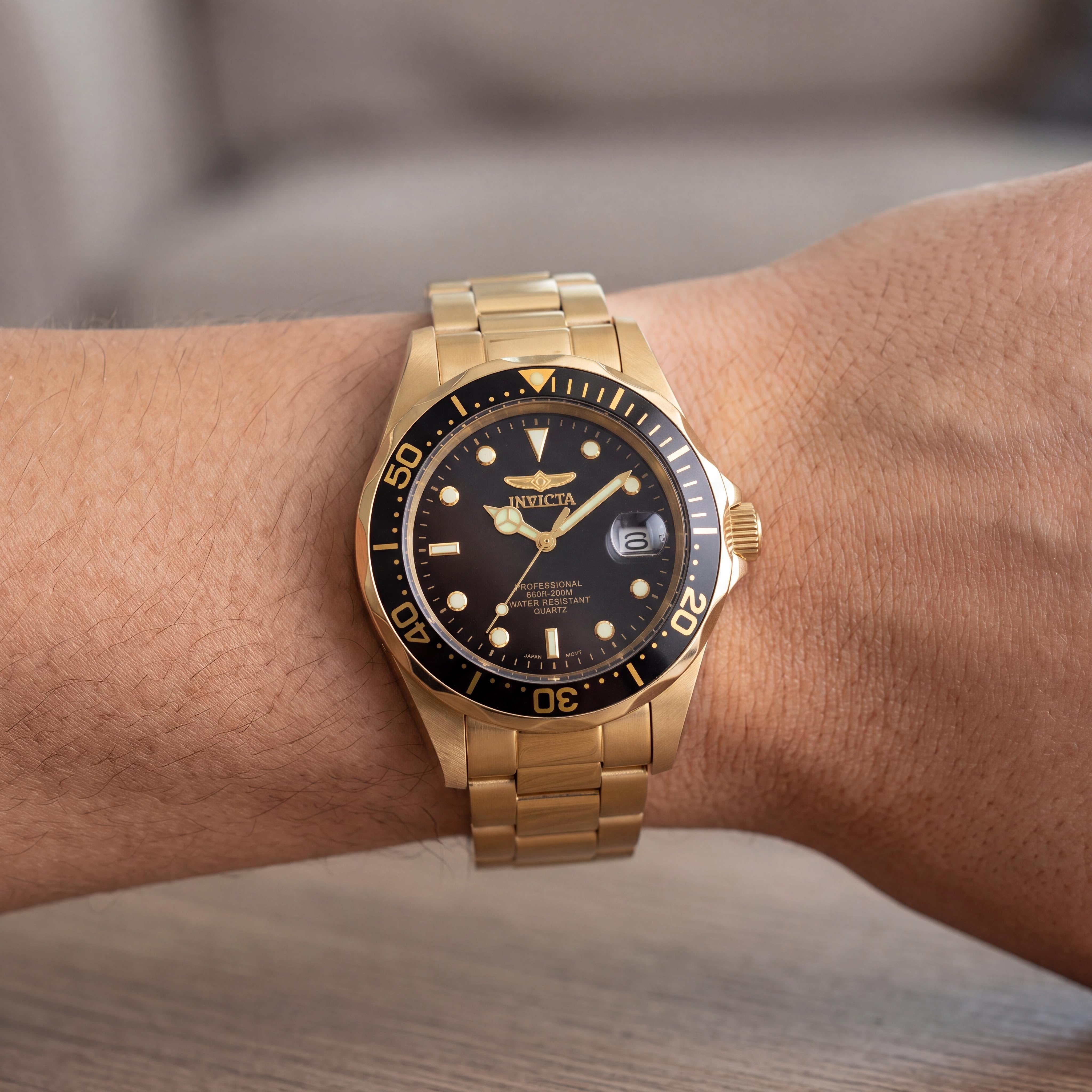 Reloj Invicta con cronógrafo de acero inoxidable chapado en oro, esfera negra de 37 mm, resistente al agua, unisex, con pulsera, Photo 4