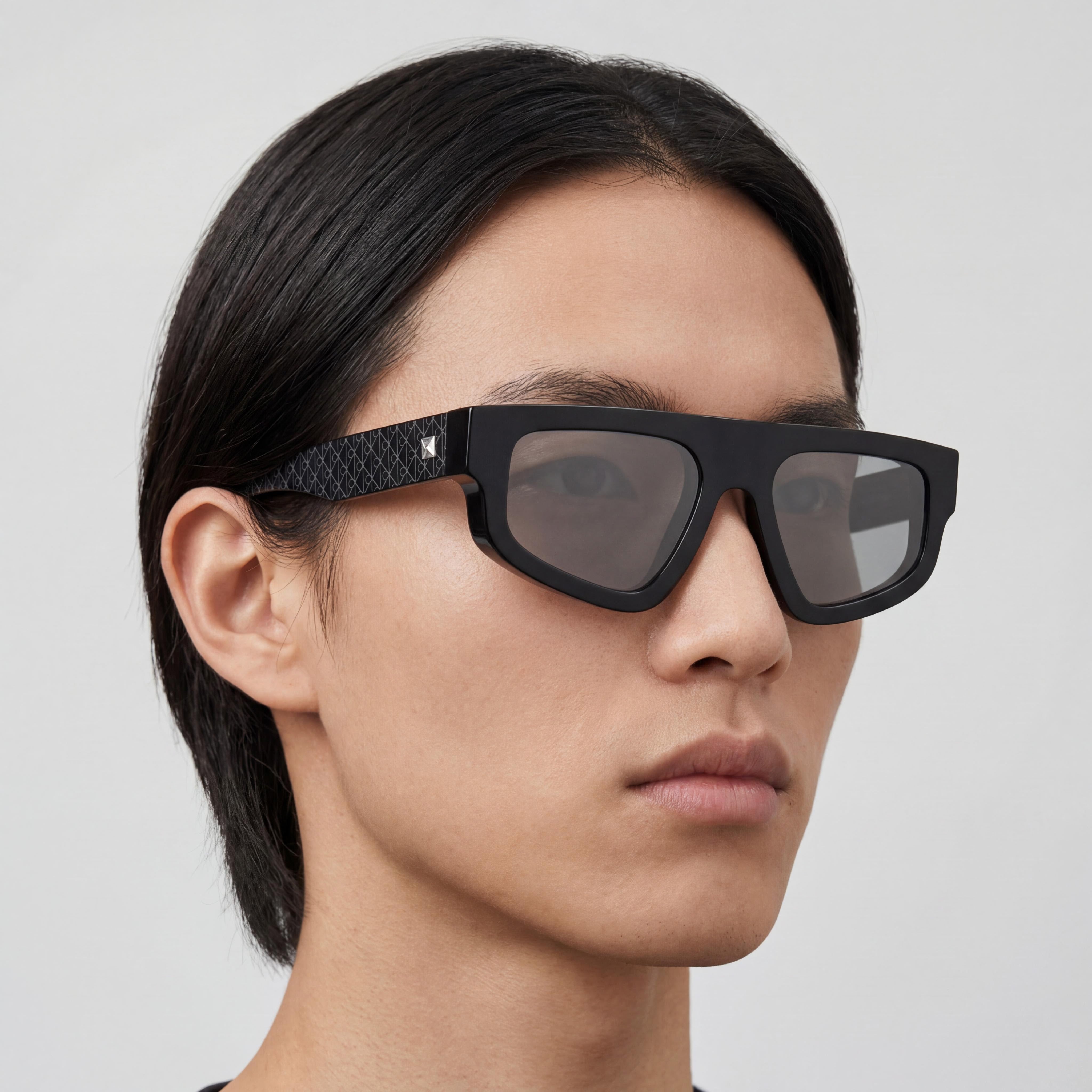 Calvin Klein Ck25539s Gafas de Sol Unisex con Montura de Plástico Negro, Lentes Ahumadas Sólidas, Protección UV, No Polarizadas 54mm, Photo 4