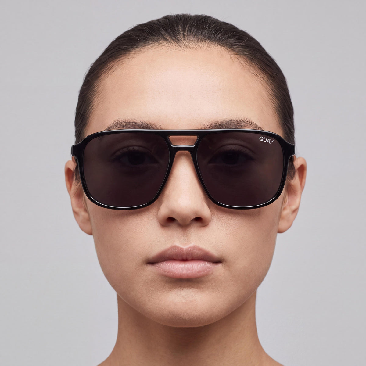 QUAY AUSTRALIA On the Fly Unisex Polarized 100% UV Protection Injection Sunglasses Black Smoke 45mm, Photo 3