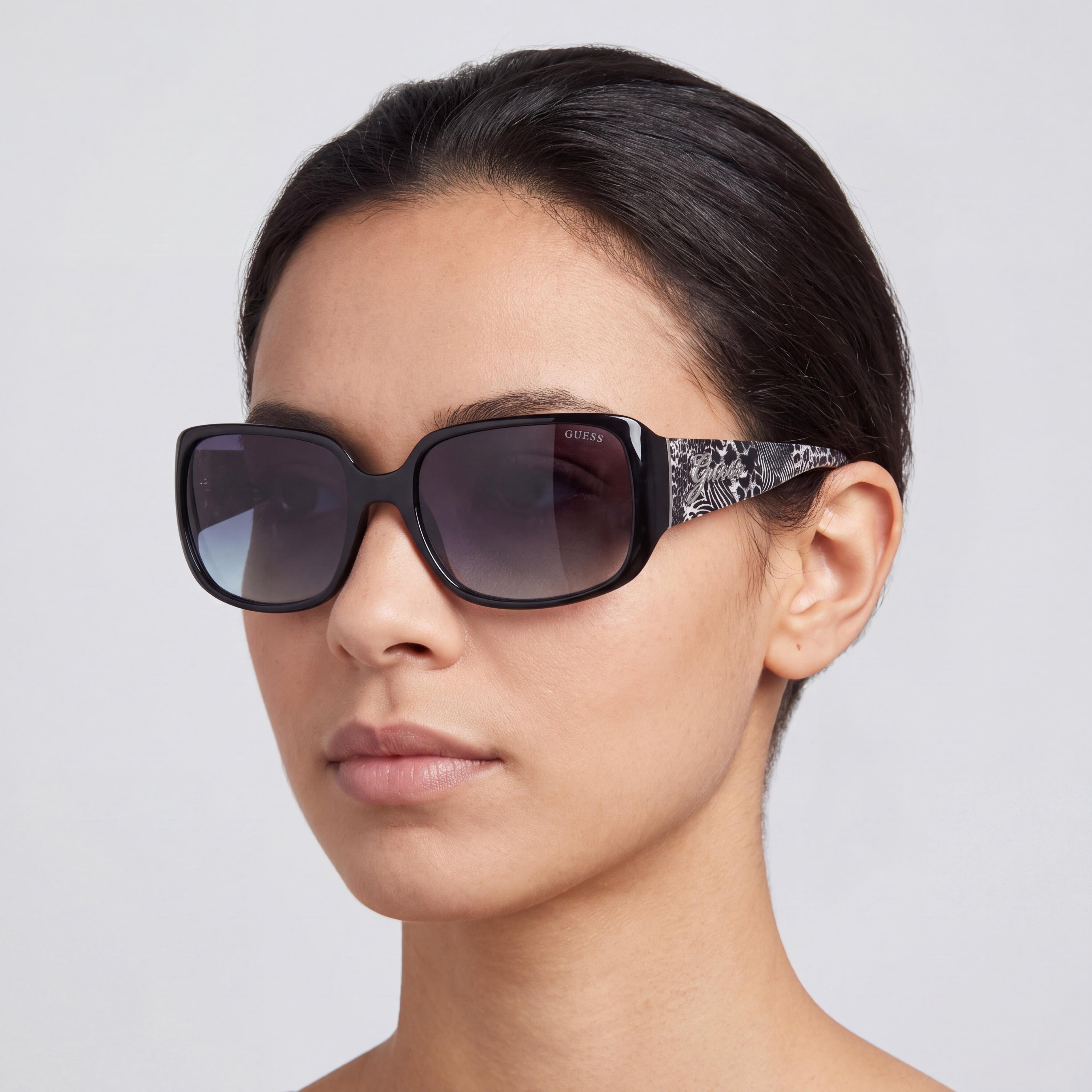 GUESS Women's GU768201B62 Shiny Black Injected Plastic Gradient Smoke UV-400 Sunglasses 62mm, Photo 4