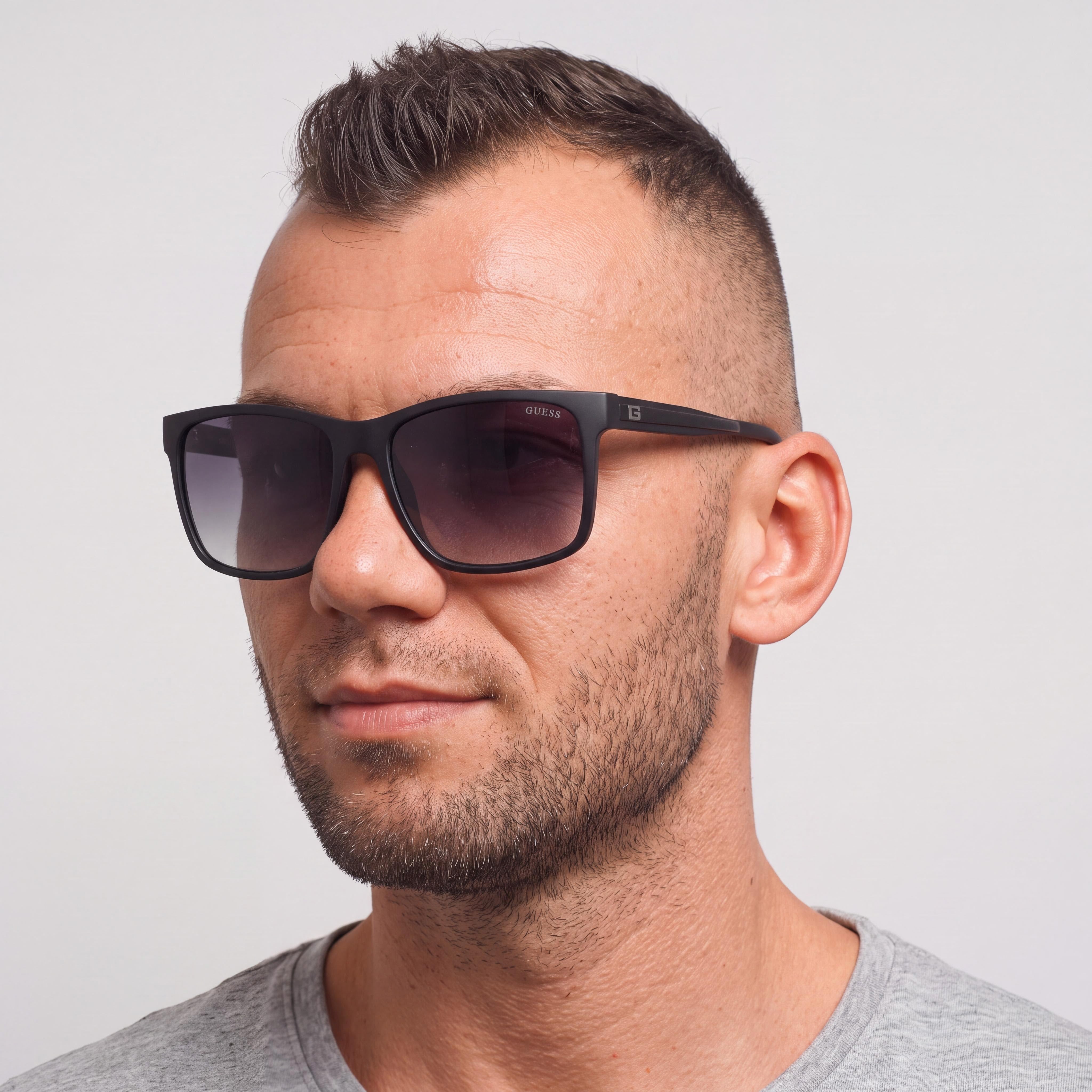 GUESS Classic Unisex Square Sunglasses, Matte Black Polycarbonate Frame, Smoke Mirror Lenses, 100% UV, Non-Polarized 60mm, Photo 4