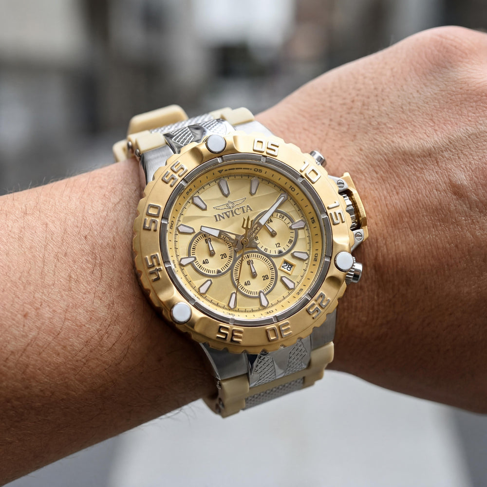 Invicta Subaqua 48553 Reloj Cronógrafo Unisex de Acero Inoxidable Plateado con Esfera Dorada, Movimiento de Cuarzo y Correa de Silicona 55.40mm