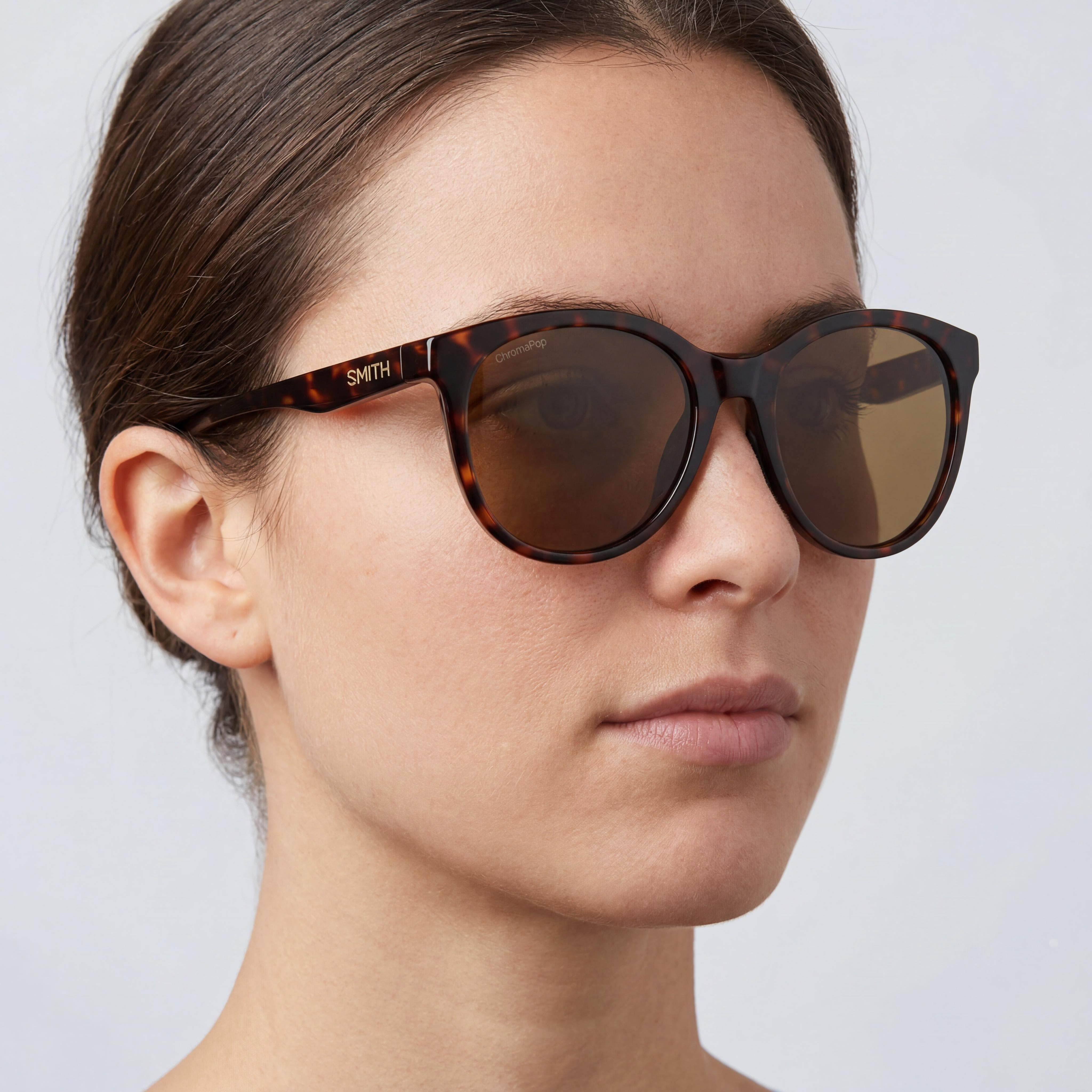 Gafas de sol unisex SMITH Bayside con montura transparente de Rilsan en color tortuga y lentes marrones ChromaPop polarizadas de 54 mm, Photo 5