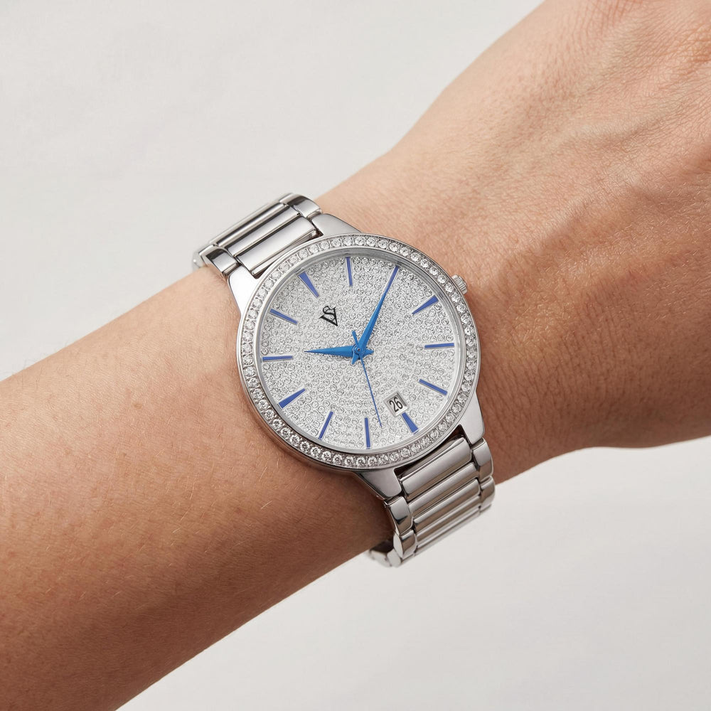 Reloj Christian Van Sant Alessia CV0292A para mujer con caja y pulsera de acero inoxidable, esfera plateada y movimiento de cuarzo.