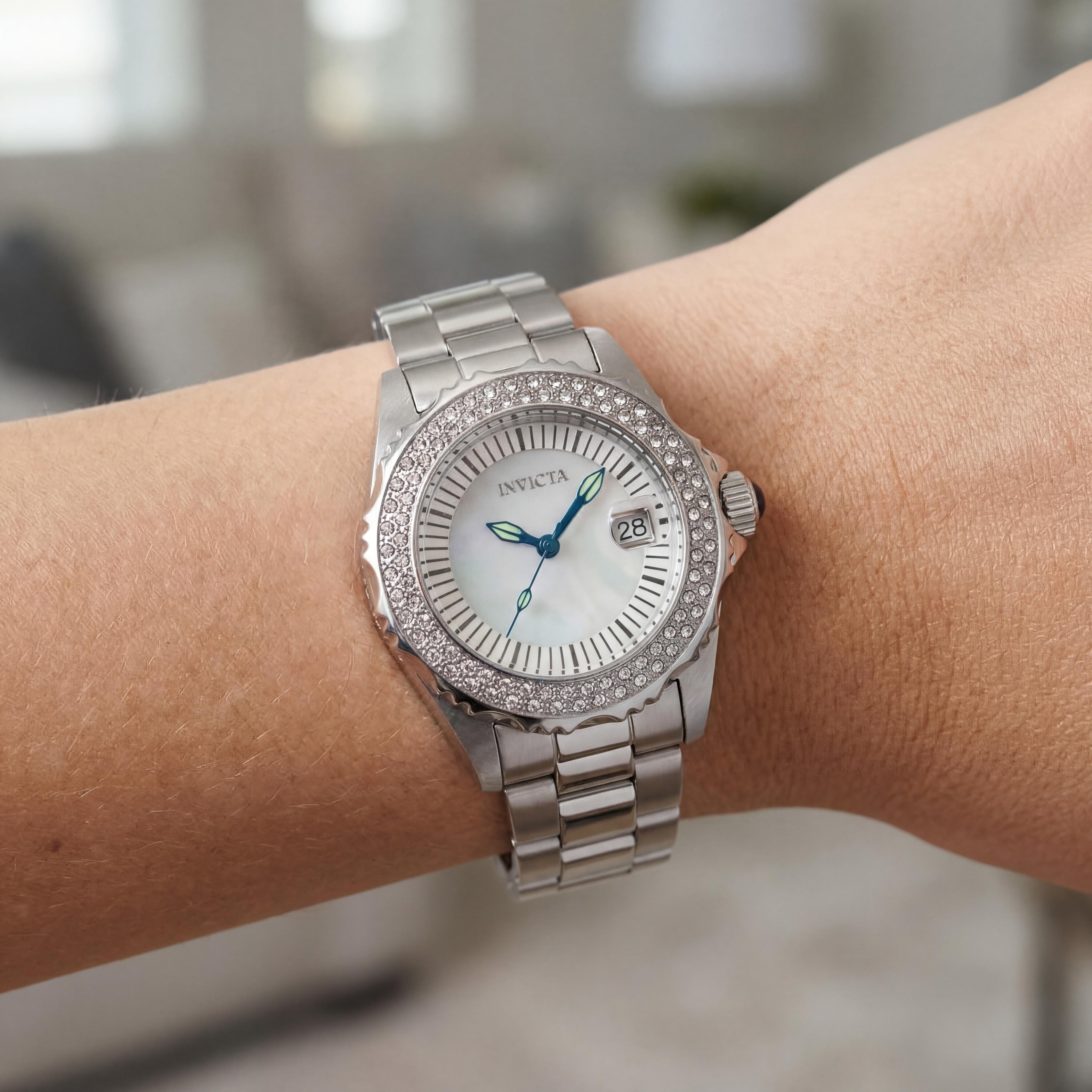Invicta Angel 28442 Reloj de pulsera de cuarzo para mujer, 30 mm, de acero inoxidable plateado, esfera de nácar, resistente al agua, Photo 4