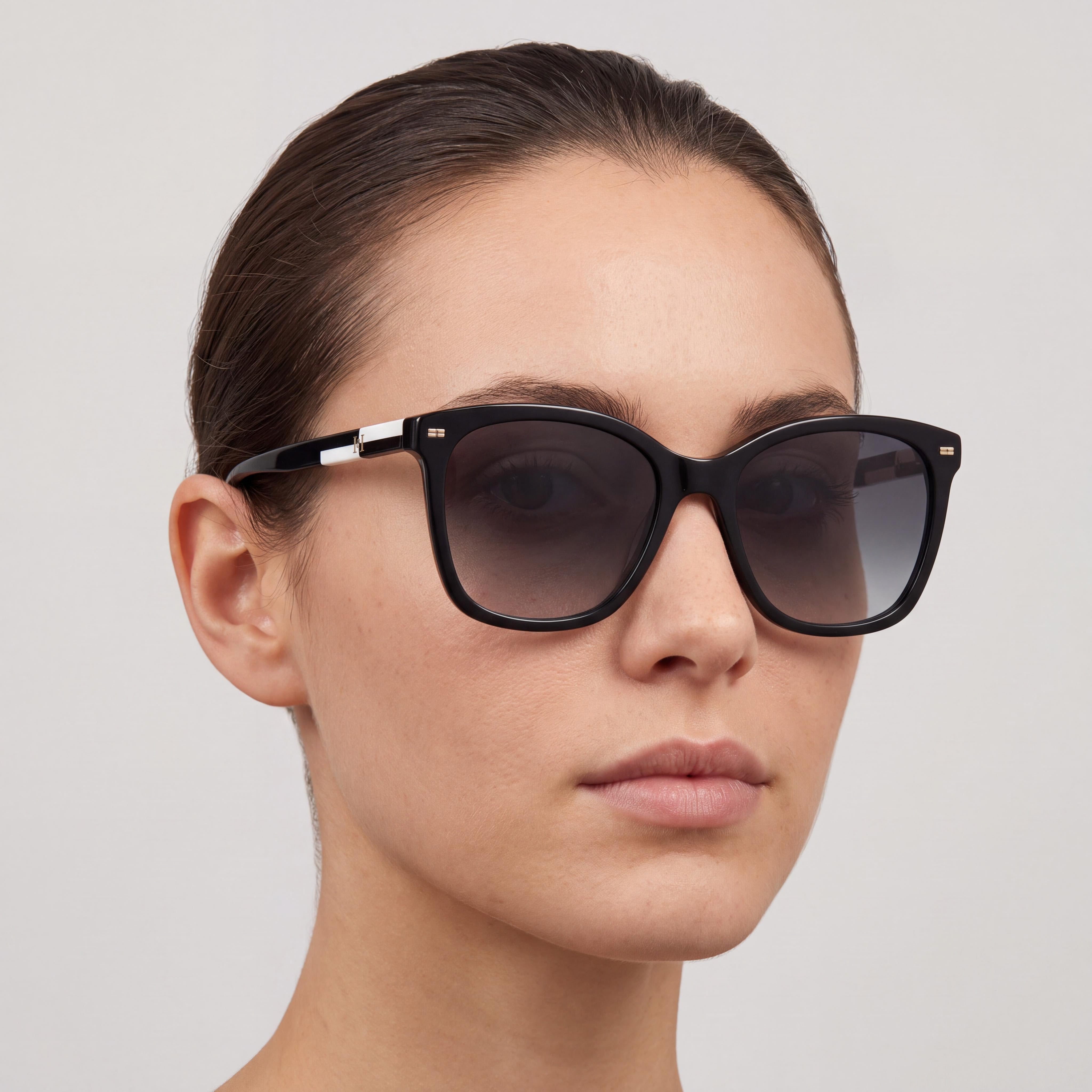 Carolina Herrera Her 0137/S Unisex Black White Acetate Frame Polycarbonate Lens UV Protection Sunglasses 54mm, Photo 4
