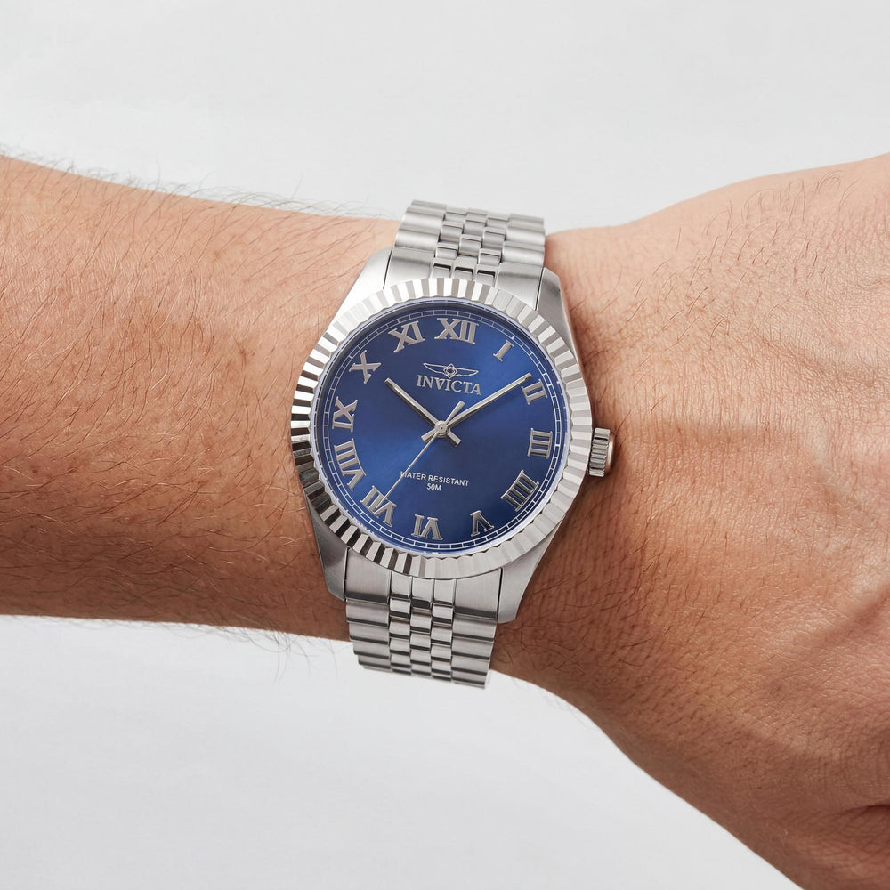 Reloj de cuarzo unisex Invicta Specialty 47399 de 43 mm con esfera azul y acero inoxidable en tono plateado