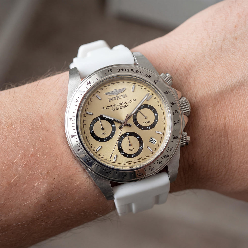 Invicta Speedway 50487 Reloj de hombre con cronógrafo, caja de acero inoxidable plateado de 40 mm, esfera dorada y correa de silicona