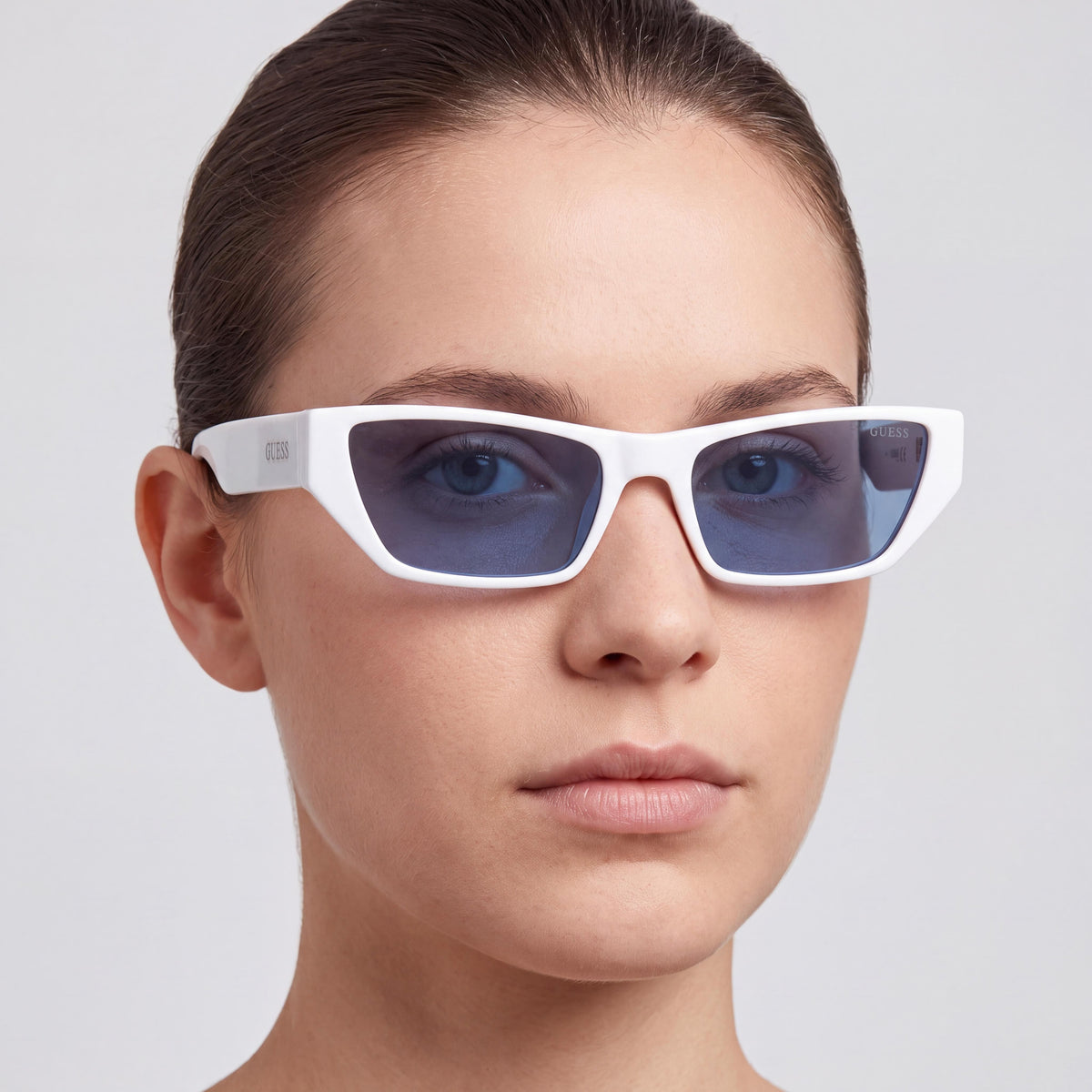 GUESS Classic Unisex Rectangular Injected White Blue Frame Blue Lens Sunglasses 100% UV Protection 56mm, Photo 4
