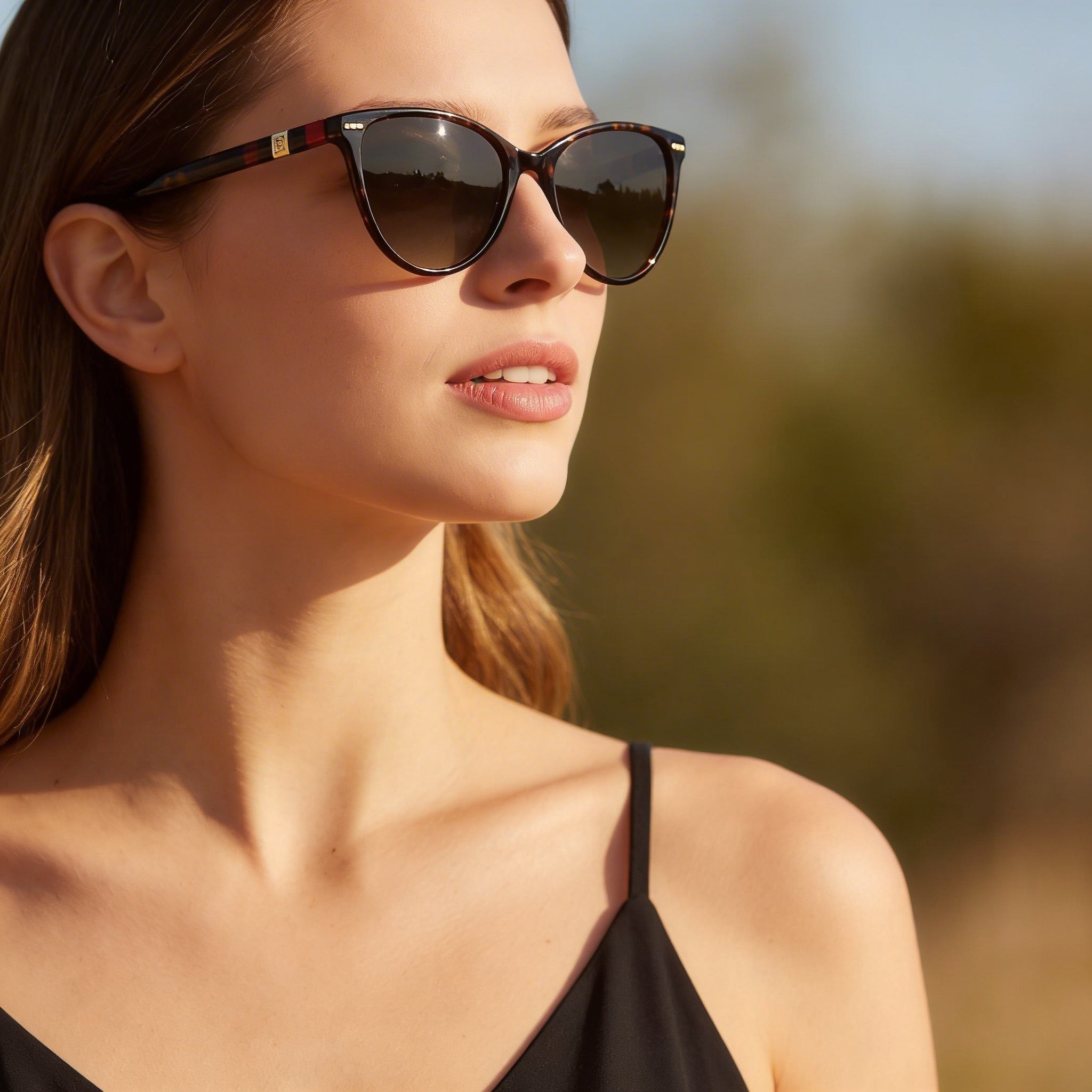 Gafas de sol Carolina Herrera HER 0107/S para mujer, diseño ojo de gato, de acetato con montura en rojo habana, lentes marrones degradadas de 57mm, Photo 5