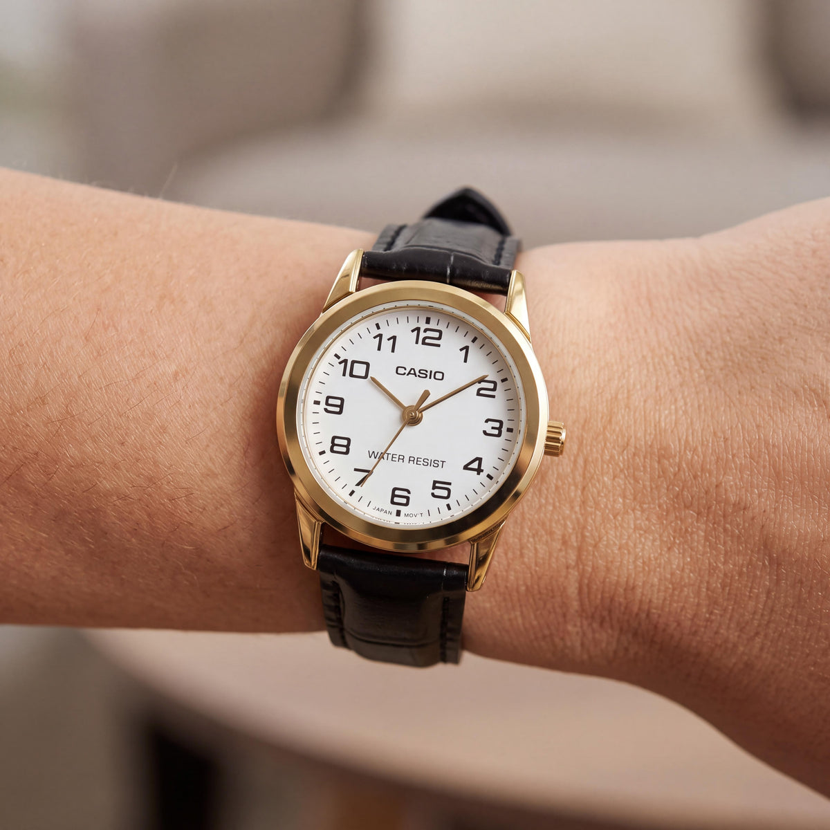 Reloj de cuarzo Casio para mujer, caja de acero inoxidable negra, blanca y dorada con correa de cuero, 31 mm, resistente al al agua, Photo 4