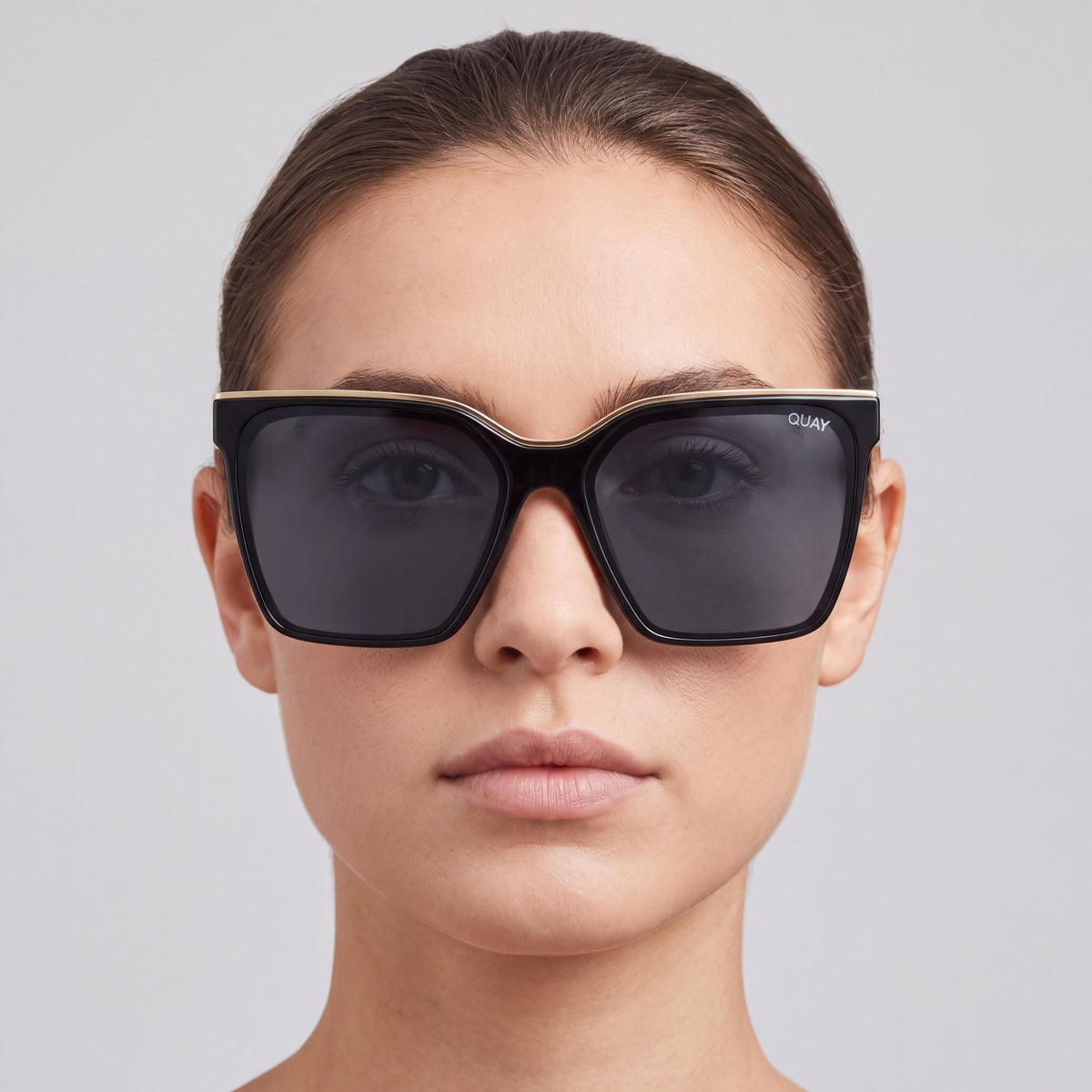 QUAY AUSTRALIA Level Up Women's Black Gold Injection Frame Smoke Polarized UV Sunglasses 147mm, Photo 4