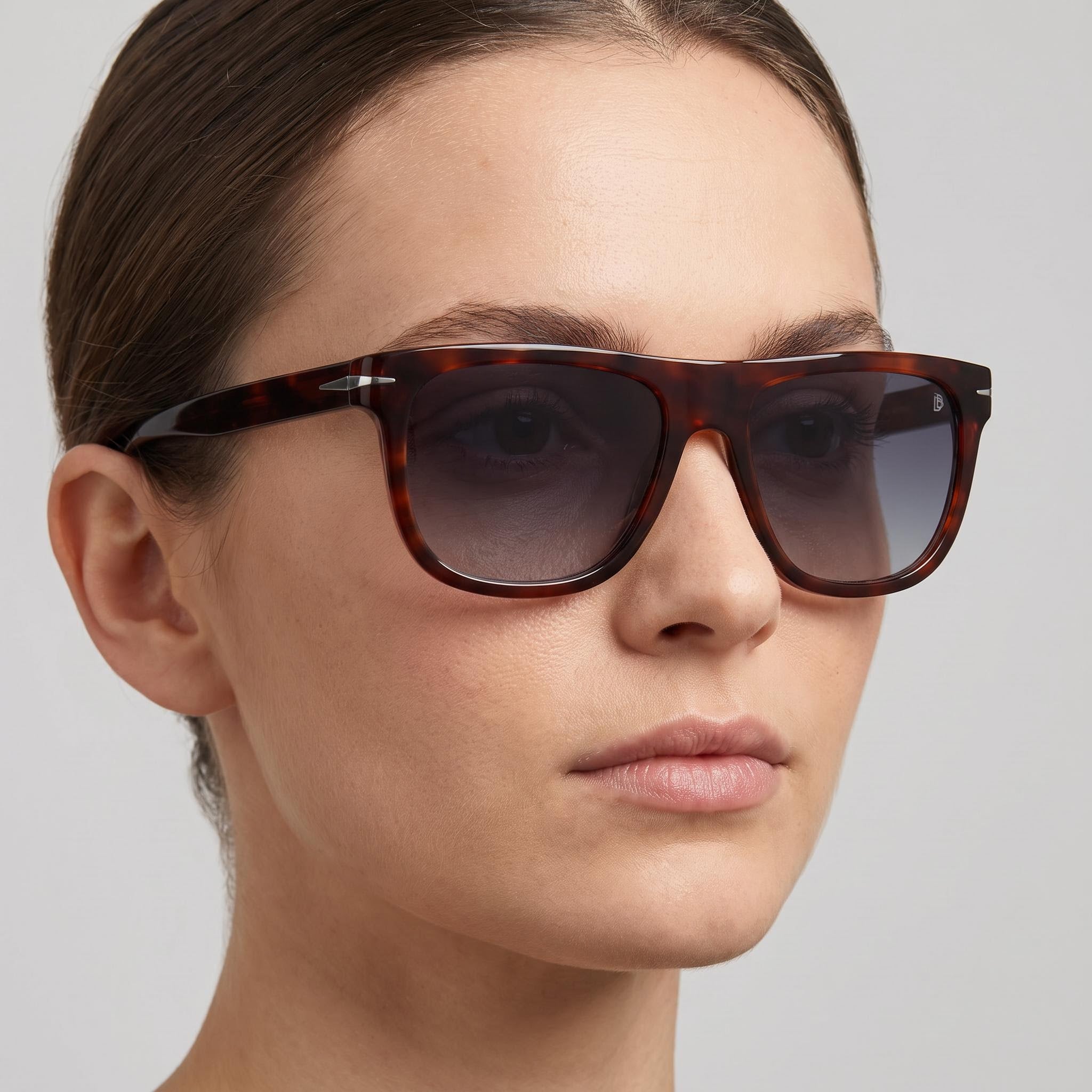 Gafas de Sol David Beckham Db 7111/S para Mujer de Acetato Gris Oscuro Degradado con Montura no Cuadrada 56mm, Photo 4