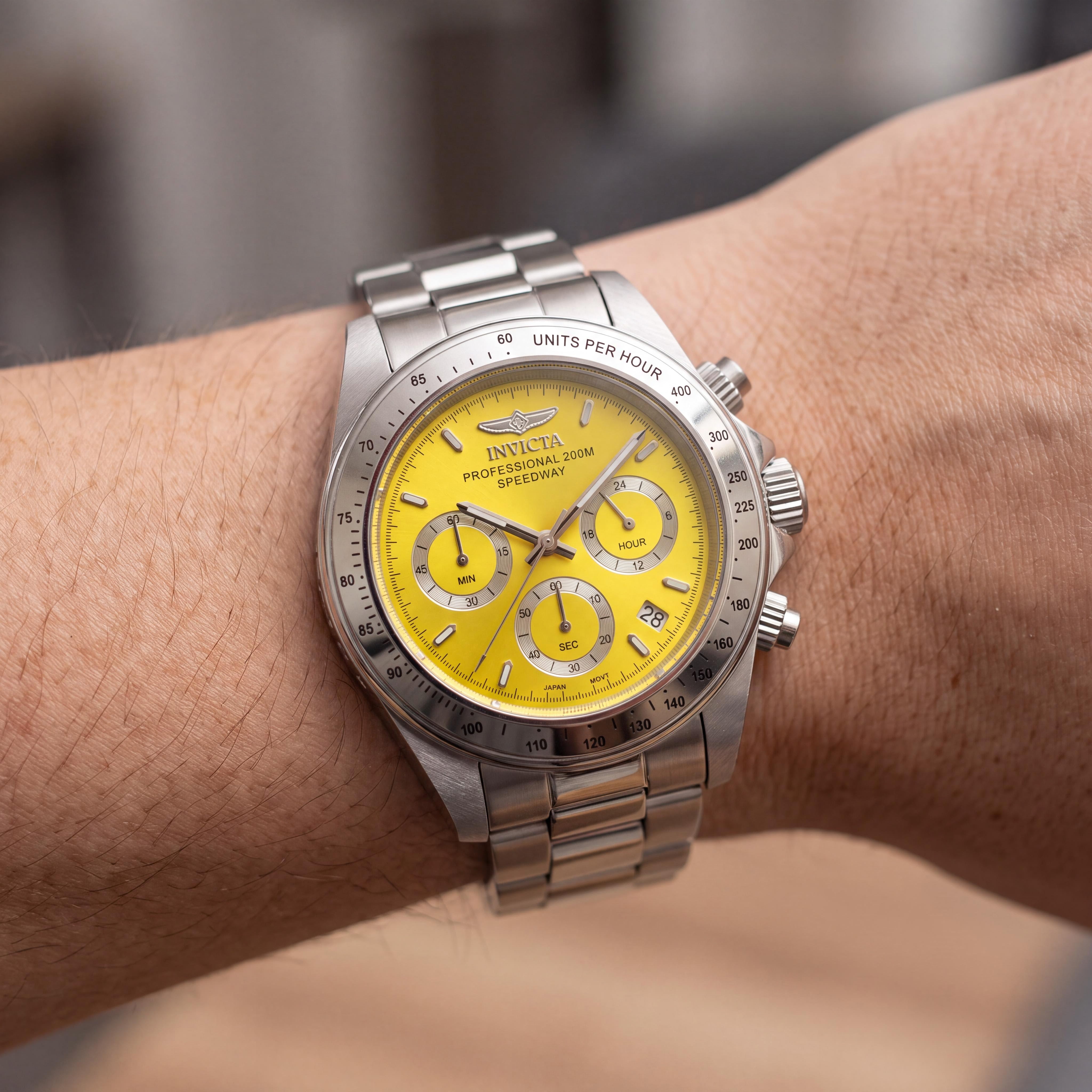 Invicta 14383 Chronograph Quartz Movement Unisex Watch Yellow Silver Dial Stainless Steel Tachymeter 200m WR, Photo 3