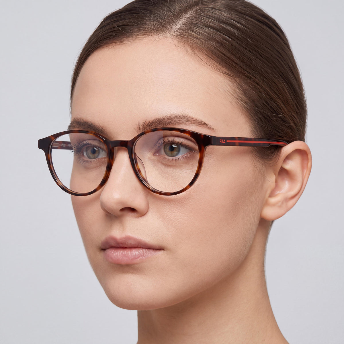 Gafas Fila Vf9322 unisex de pasta color habano, forma ovalada, aro completo, lentes transparentes sin graduación, con lente de 50 mm y patilla de 140 mm, Photo 3