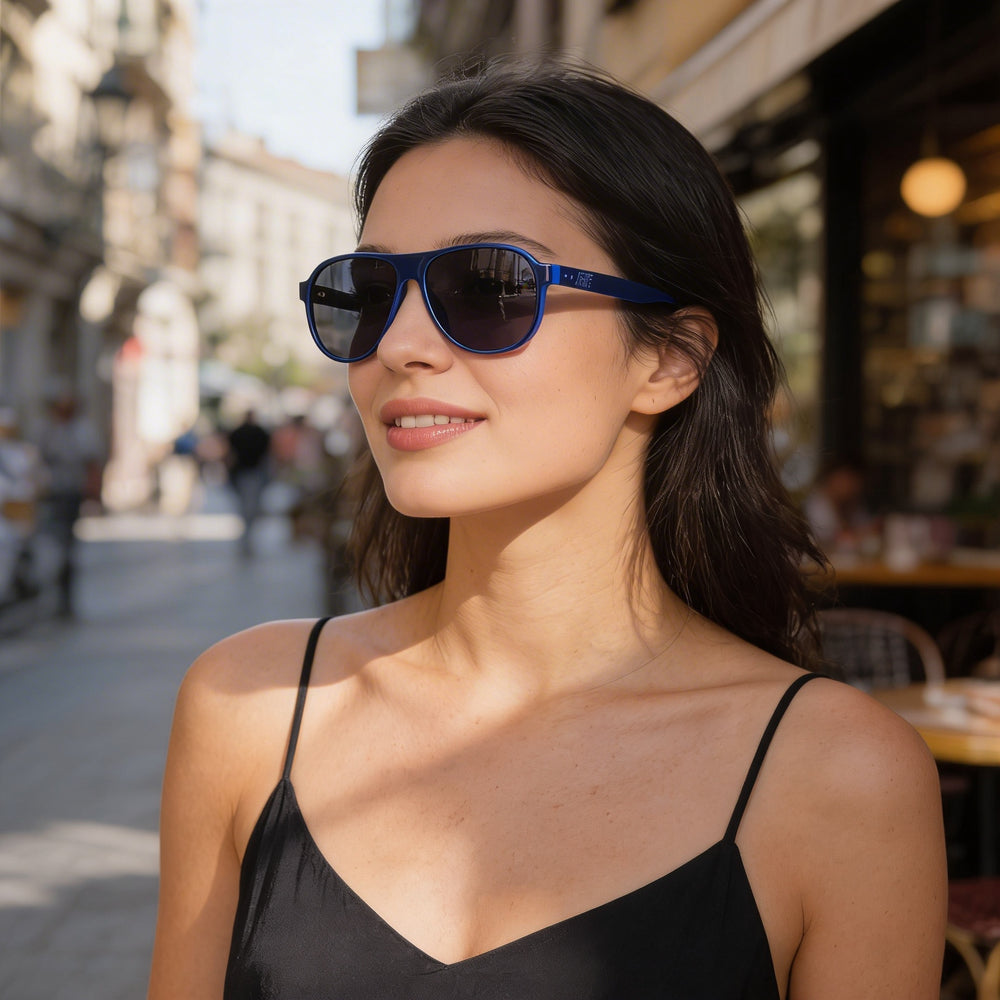 Gafas de sol Nike Vintage Icon unisex con montura de plástico azul oscuro con lentes azules macizas, protección 100 % UV, 59 mm