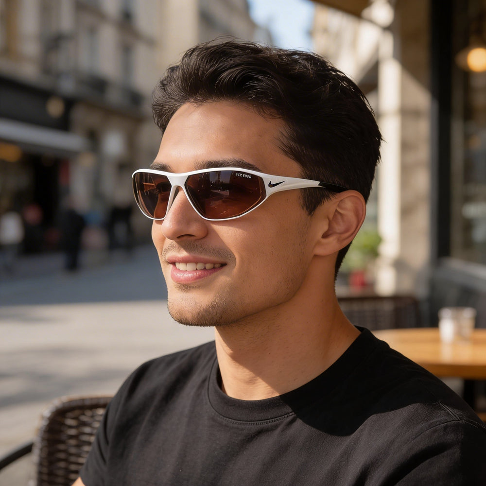 Gafas de sol Nike Shield para hombre, montura de plástico blanca de 65 mm, lentes Road Tint, 100 % protección UV