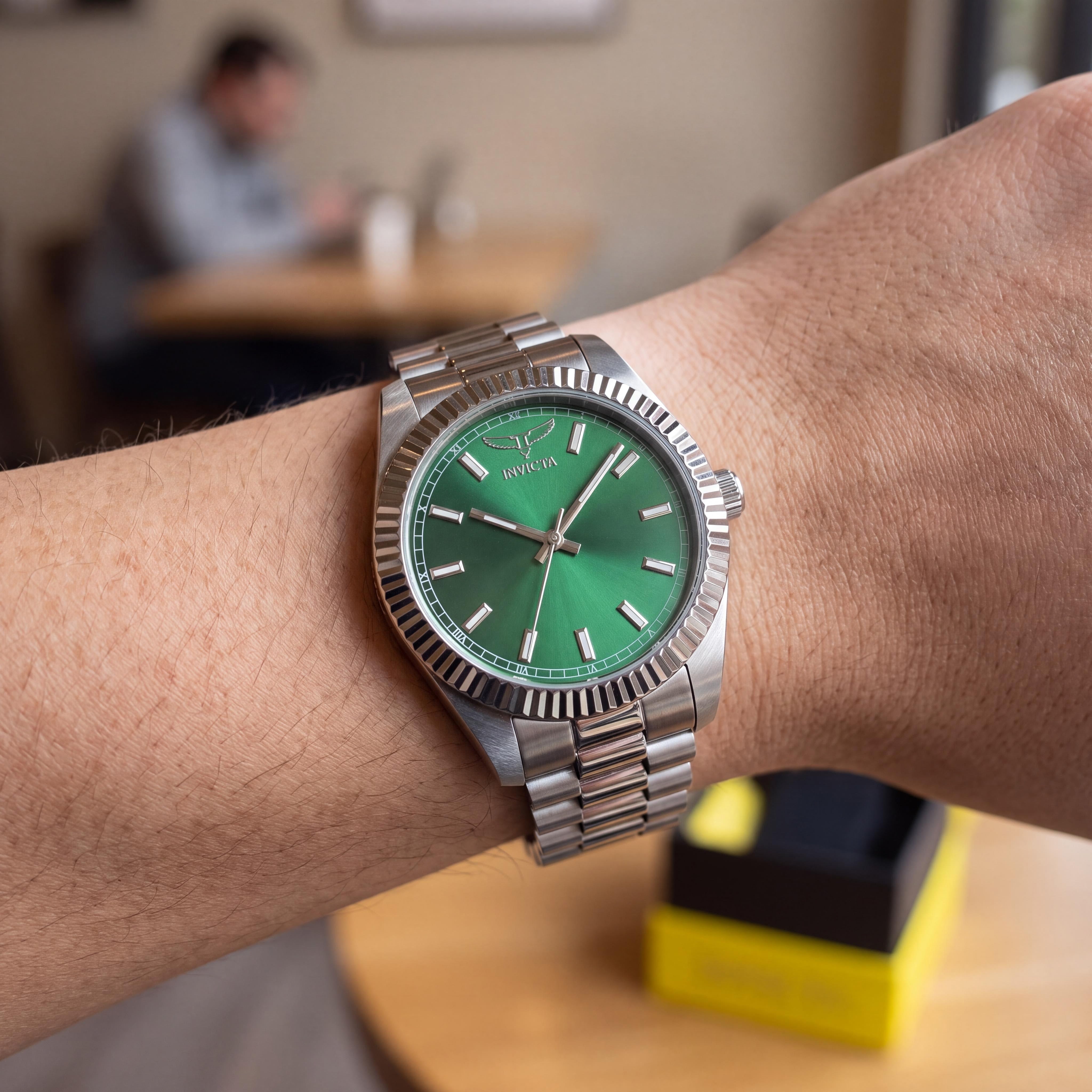 Reloj de cuarzo Invicta Specialty 69016 para hombre, brazalete de acero inoxidable plateado de 40 mm, esfera verde, Photo 4