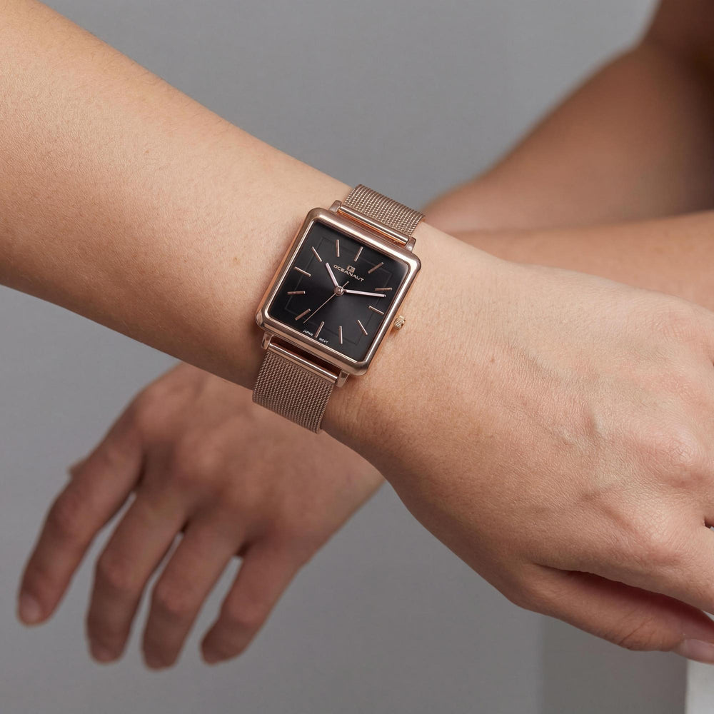 Reloj de cuarzo Oceanaut para mujer, caja y pulsera de acero inoxidable en oro rosa, esfera negra, resistente al agua hasta 30 m.