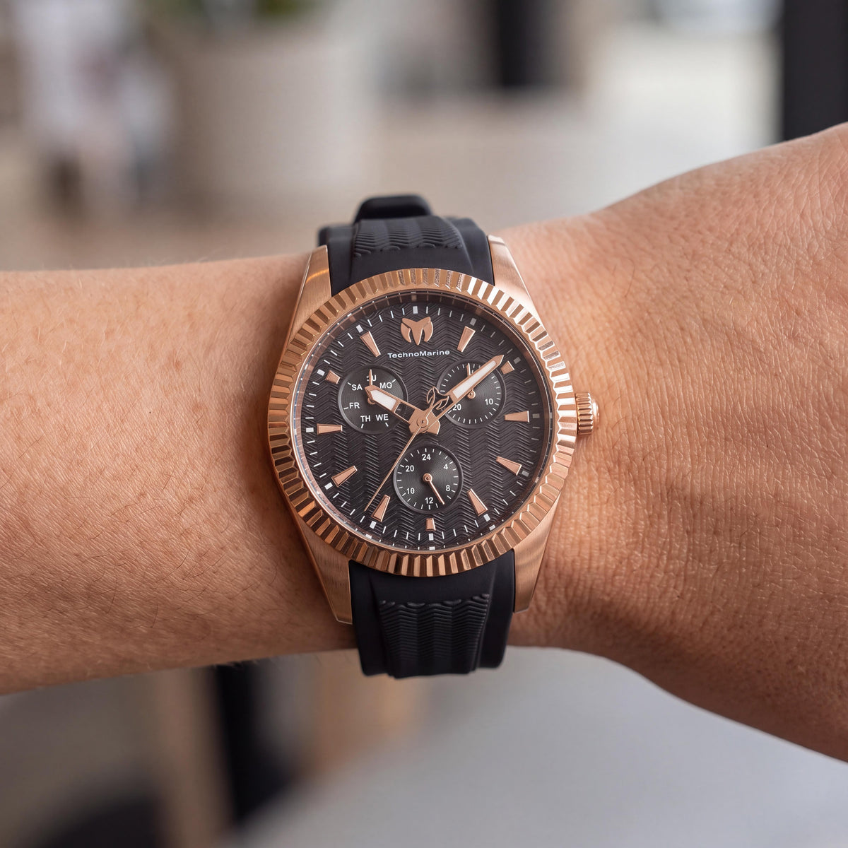 Reloj Technomarine para mujer con correa, esfera color carbón, correa de silicona y acero inoxidable tono oro rosa, luminoso, 38 mm, Photo 3