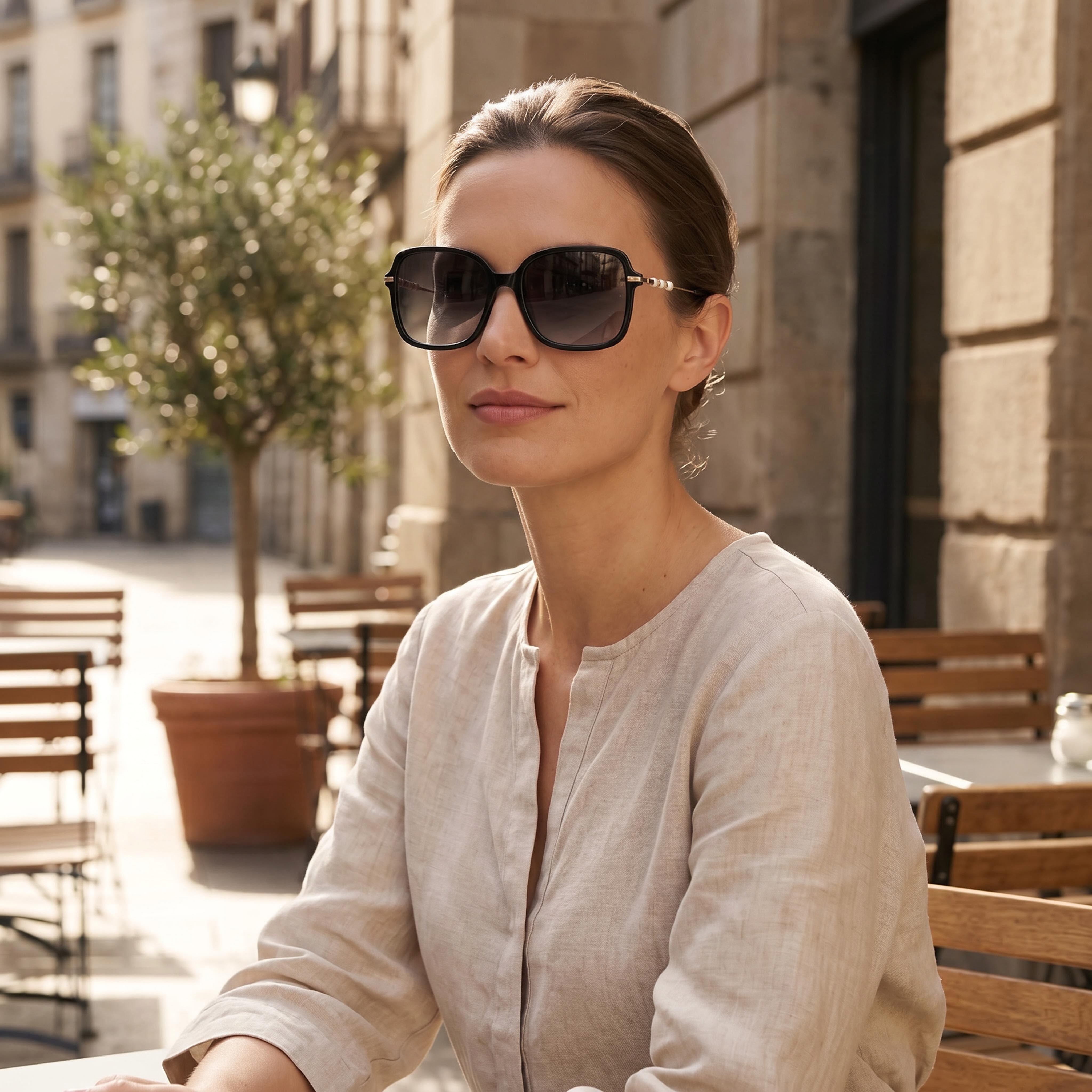 Gafas de sol clásicas Carolina Herrera de mujer con protección UV en plástico negro y cristales grises oscuros de 55 mm, Photo 5