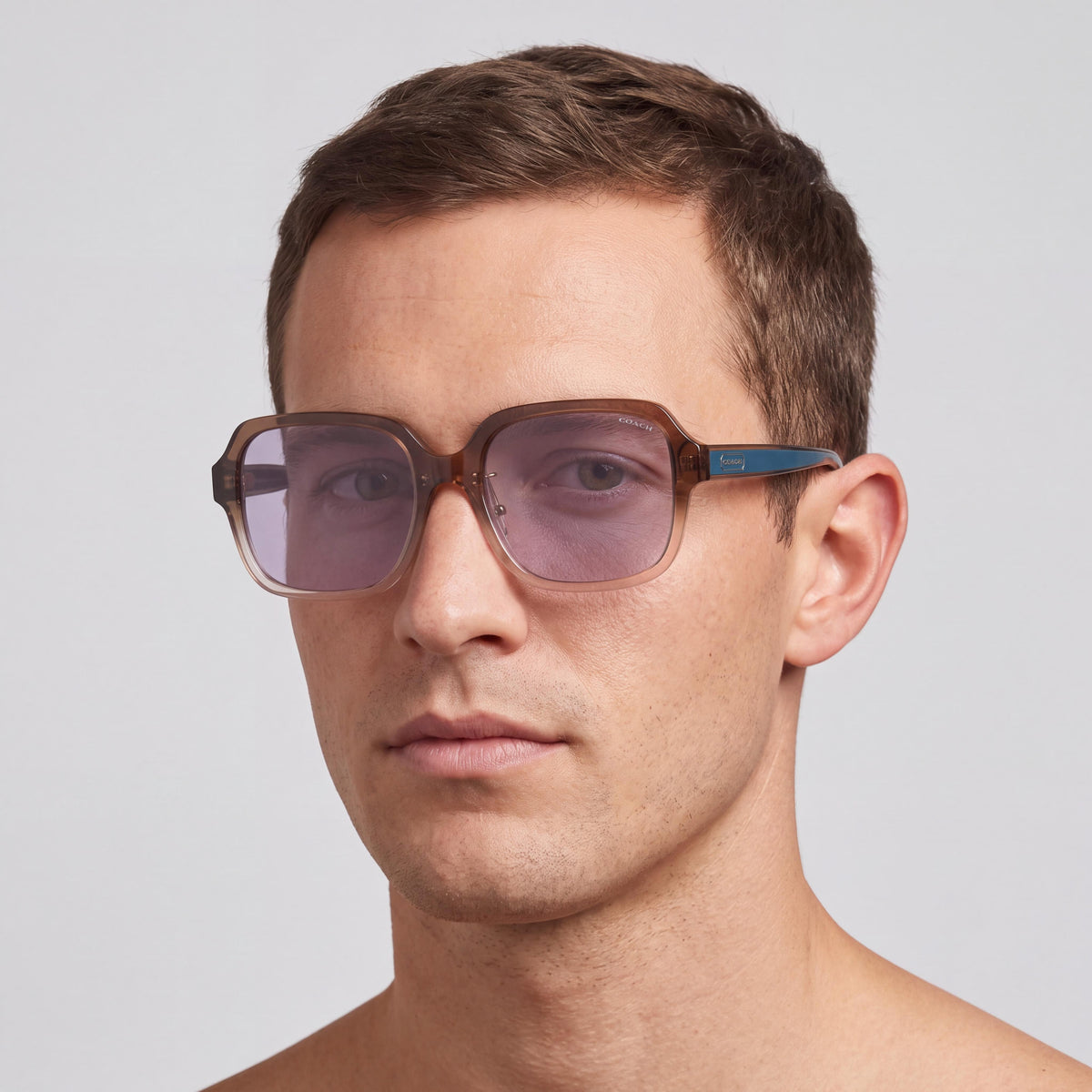 Gafas de sol Coach HC8335F clásicas para hombre, de plástico marrón translúcido, con lentes degradadas en violeta, 56 mm y protección UV, Photo 5