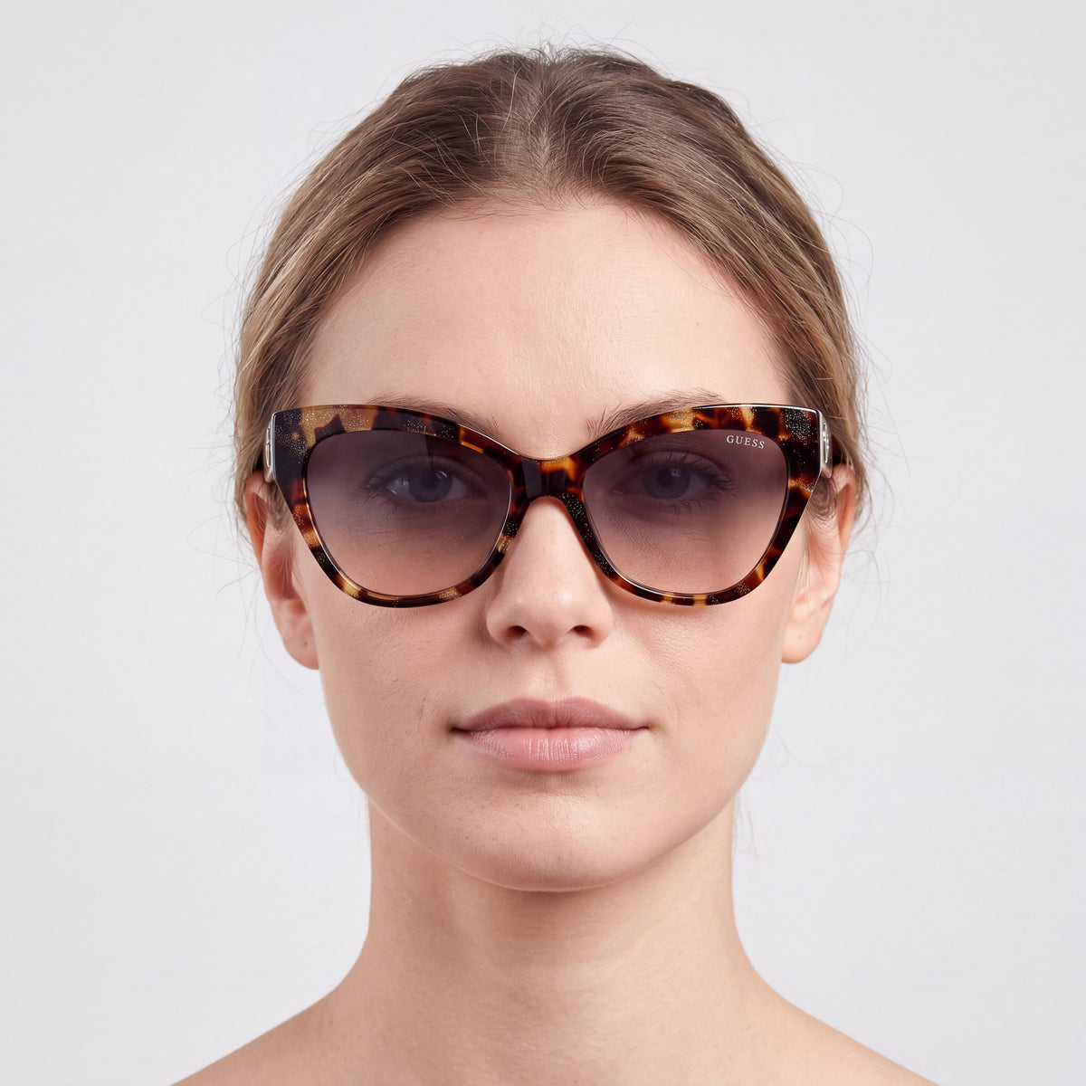 GUESS Gu00204 Gafas de sol de plástico para mujer, montura habana oscuro brillante, lente marrón oscuro degradado, protección UV 55-17-140, Photo 4