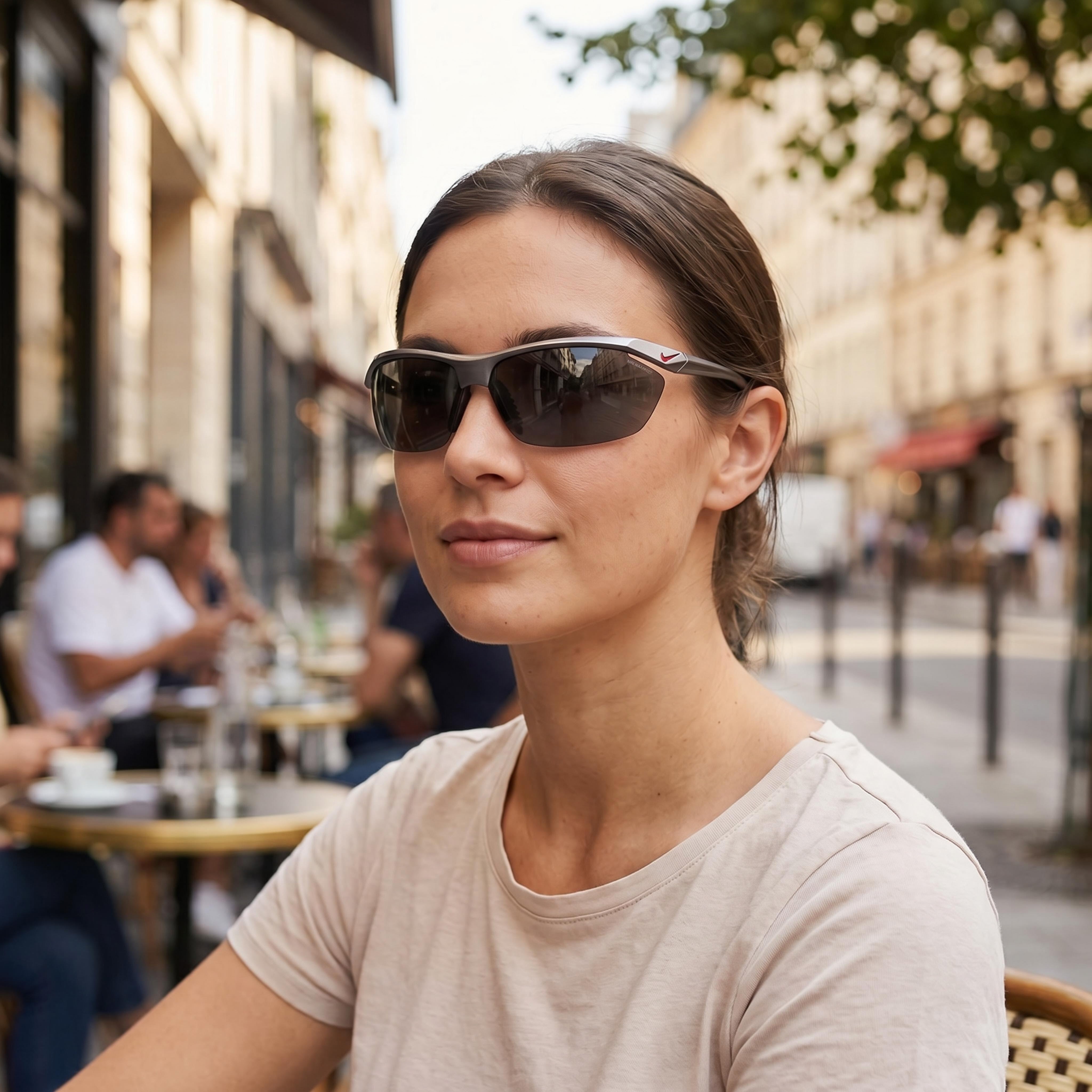 Gafas de Sol Nike Wayfarers para Mujer con Lentes Intercambiables, Montura de Plástico en Grafito Degradado y Protección UV Gris, Photo 6