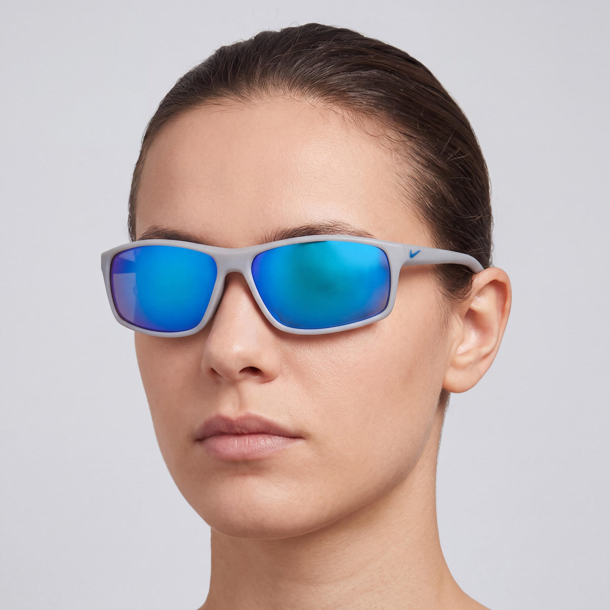 Gafas de sol unisex Nike Adrenaline M con protección UV, no polarizadas, de plástico, gris lobo mate/burdeos ceniza, espejo azul grisáceo, 66 mm, Photo 4
