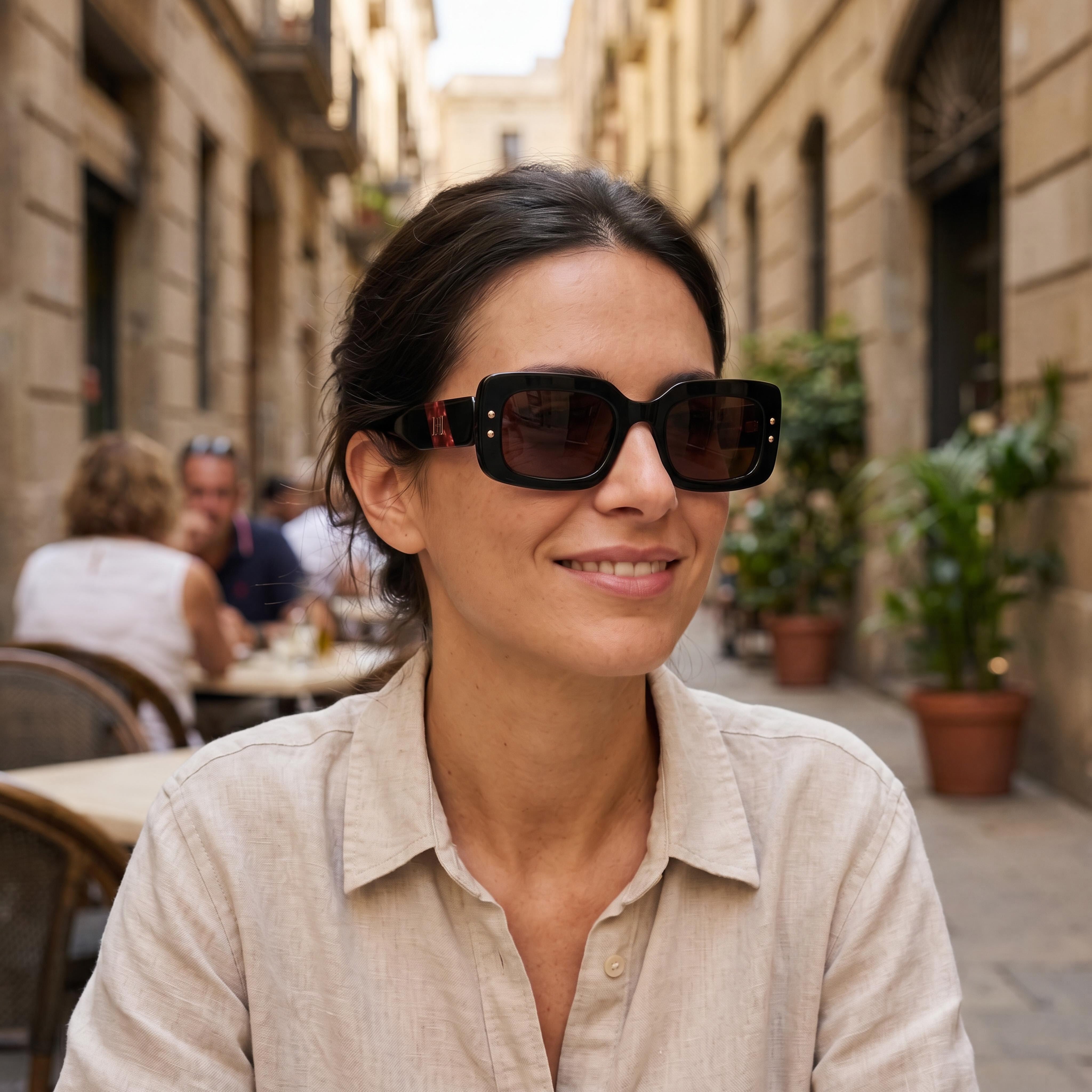 Carolina Herrera Gafas de Sol de Mujer de Temporada, Montura de Plástico Negra Burdeos con Lentes de Policarbonato de 50mm, Photo 5
