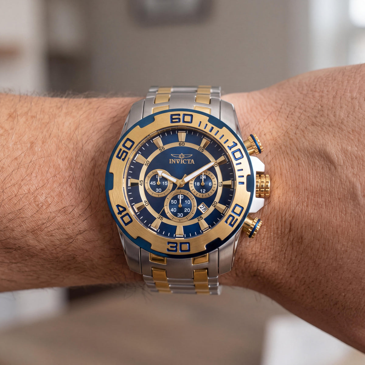 Reloj cronógrafo Invicta Pro Diver para hombre, esfera azul, caja y correa de acero inoxidable bicolor dorado, 50 mm, Photo 3