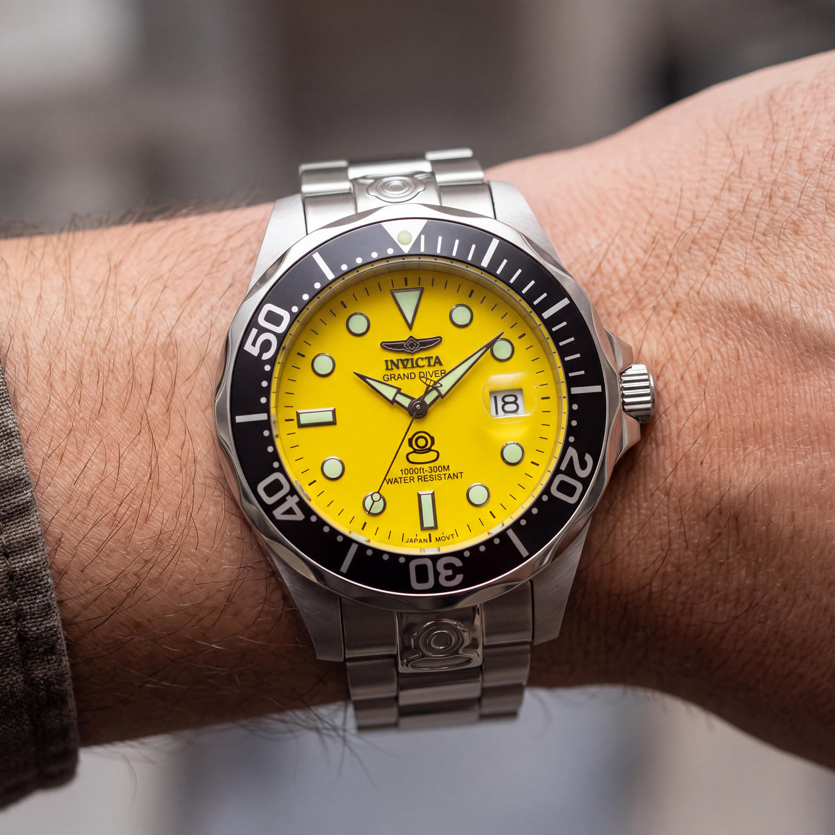 Reloj Invicta informal para hombre, de acero inoxidable, esfera amarilla, luminiscente en la oscuridad, resistente al agua 300m, 47mm, Photo 4