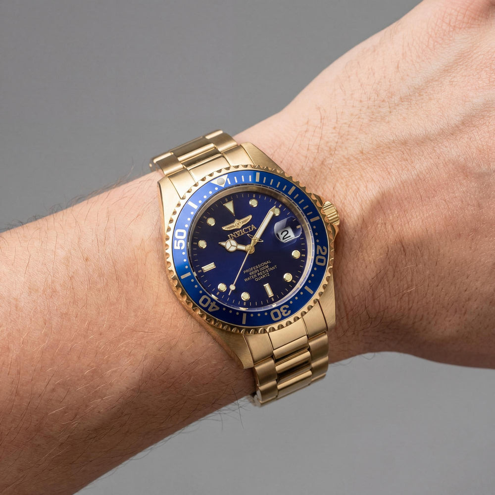 Reloj Invicta Pro Diver 8937OB unisex de acero inoxidable dorado con esfera azul y pulsera de cuarzo de 38 mm.