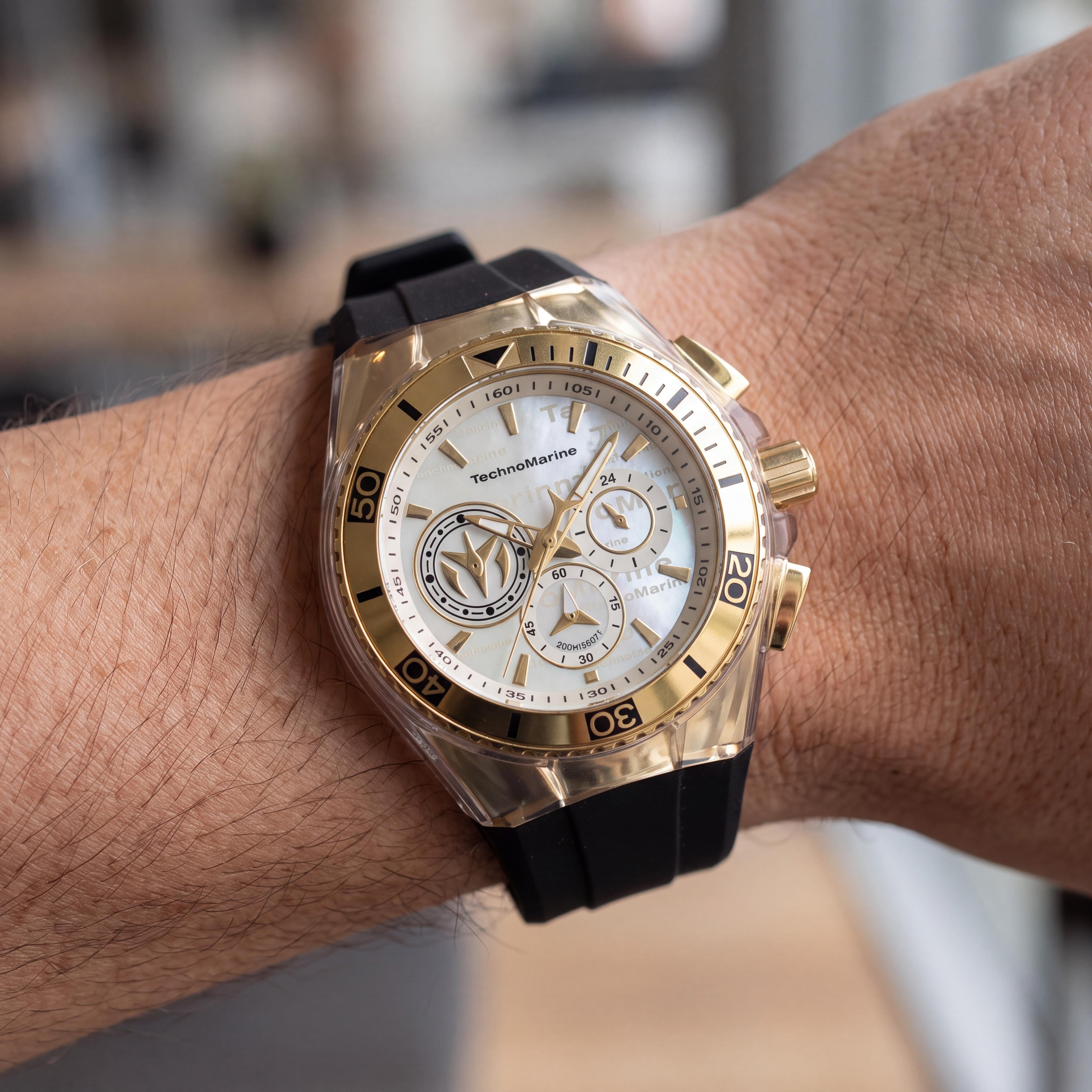 Reloj TechnoMarine para hombre, de acero inoxidable tono dorado, correa de silicona negra, esfera de nácar champán, 46.65 mm, Photo 4
