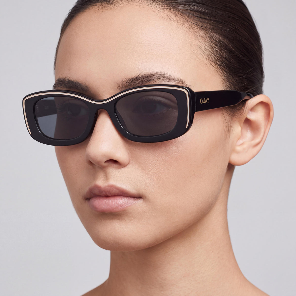 QUAY Vibe Check Slope Unisex Black White Tritan Copolyester Frame, Black Polycarbonate Lenses, 51mm, Photo 4
