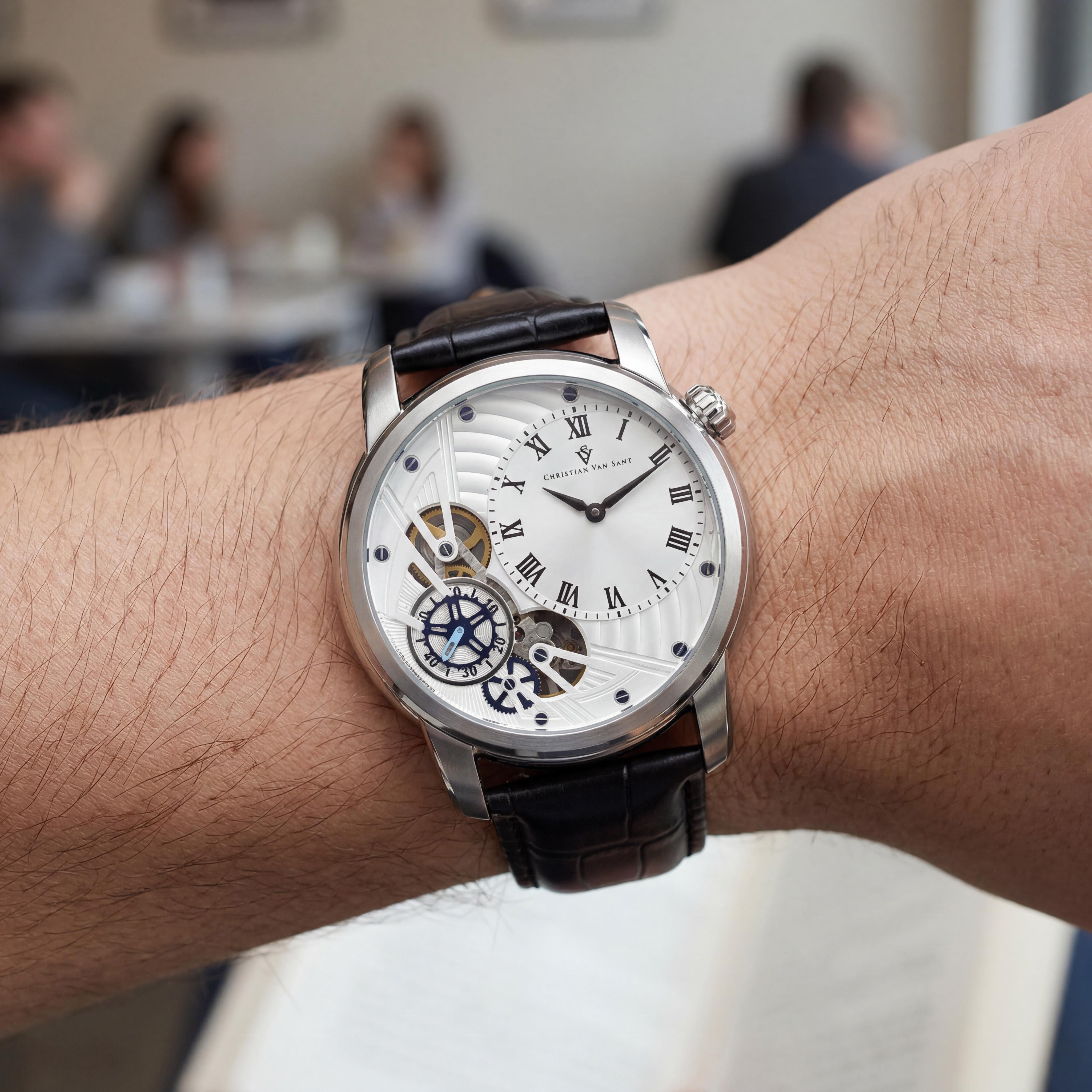 Reloj de hombre Christian Van Sant Sprocket Auto-Quartz de acero inoxidable con esfera plateada, correa de piel, resistente al agua, con temporizador y regla de cálculo, Photo 4