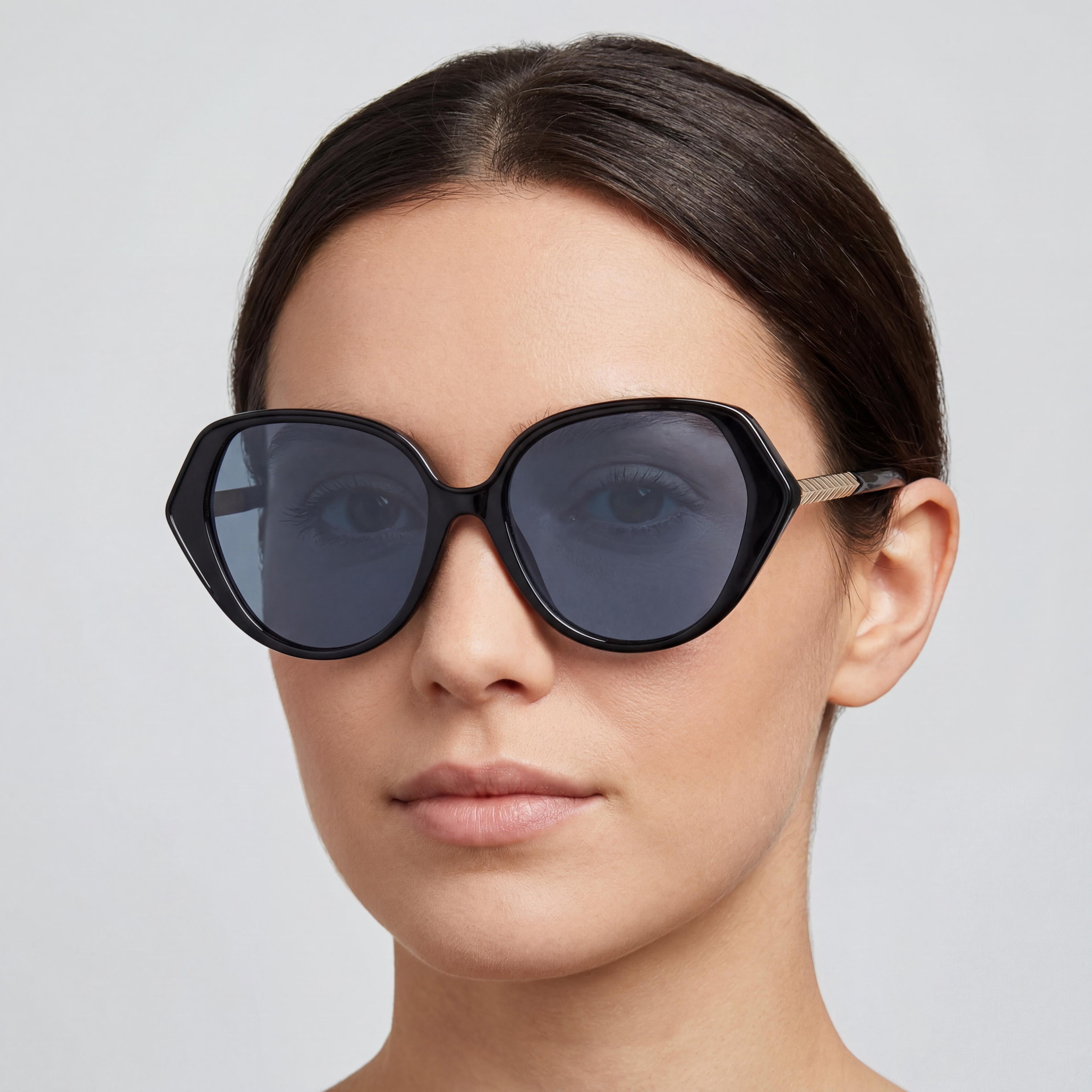 PRIVÉ REVAUX 205880 Women's Modern Geometric Caviar Black TPEE Frame UV Protection Grey Polycarbonate Sunglasses 54mm, Photo 4