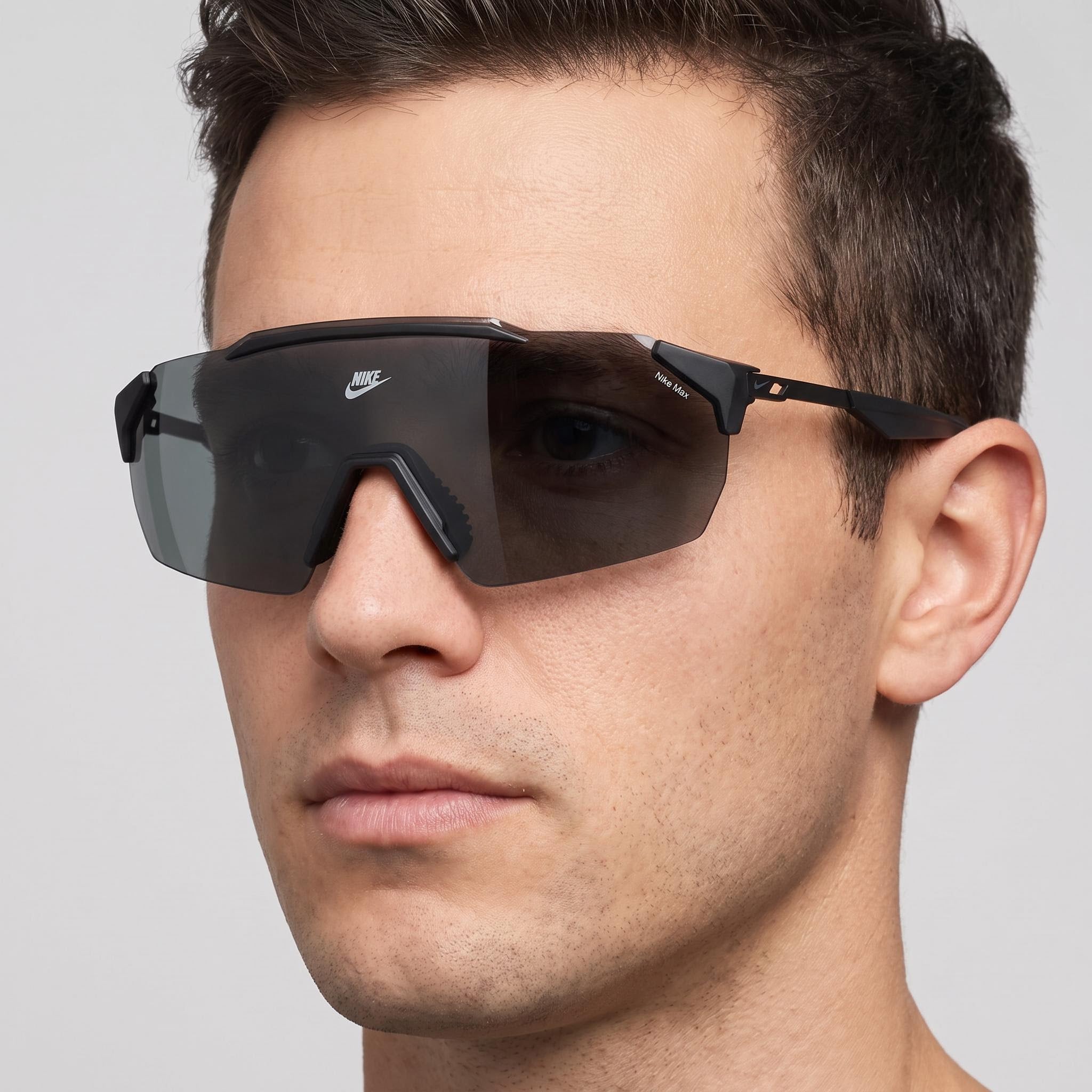 Gafas de sol informales NIKE con montura de plástico para hombre, negro mate / gris polarizado, UV 400, talla 61-18-140, Photo 5
