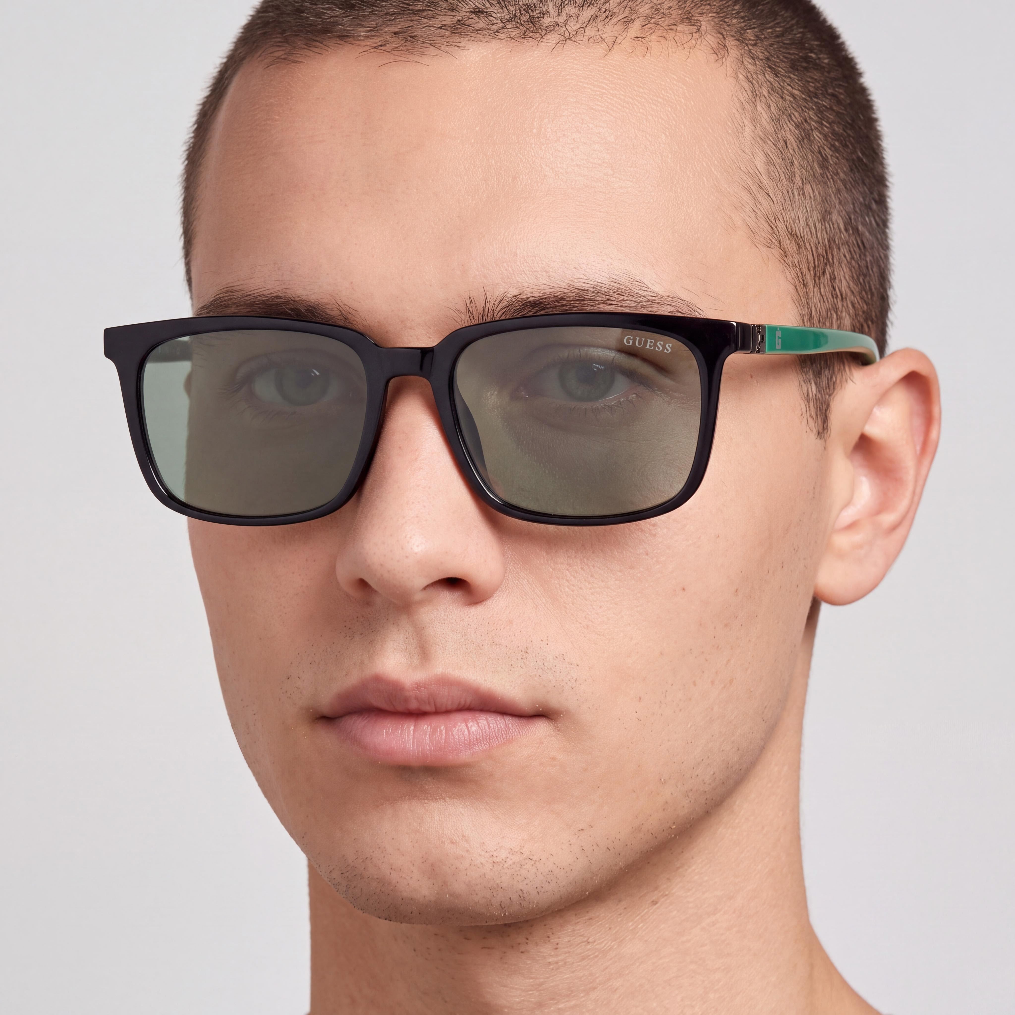 GUESS Modern Unisex Glossy Black Plastic Frame Green Non-Polarized UV Protection Sunglasses 52mm, Photo 3
